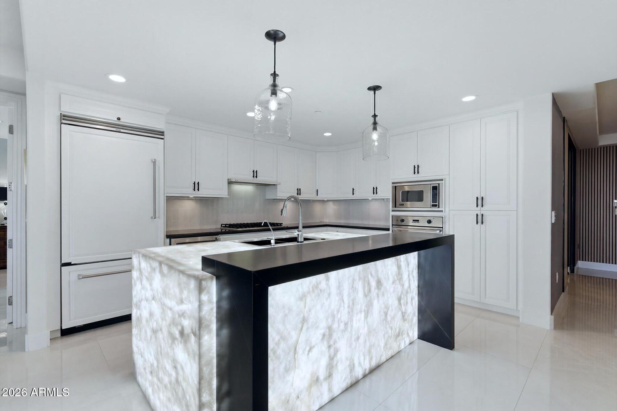SCOTTSDALE WATERFRONT RESIDENCES - Residential