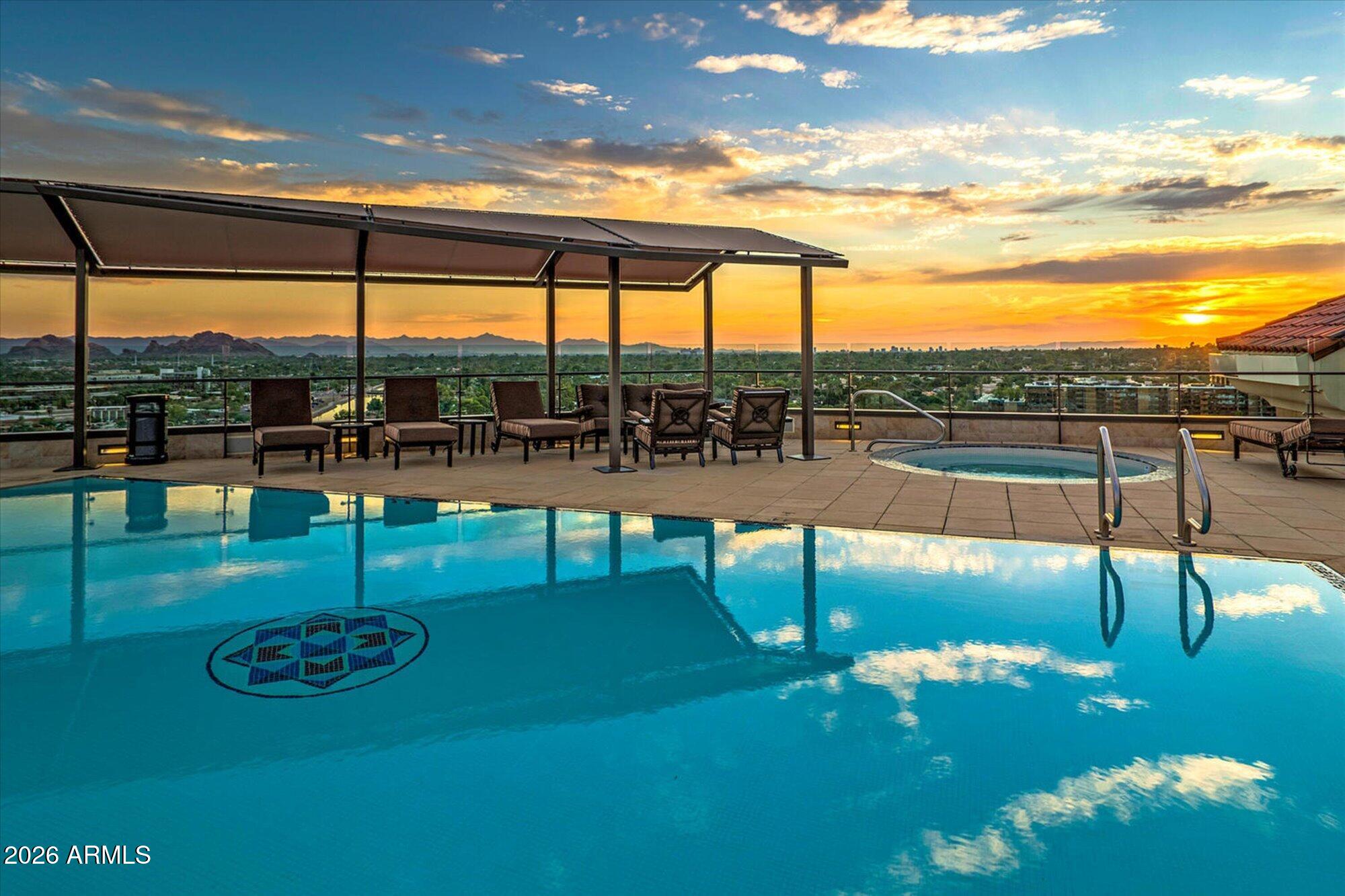 SCOTTSDALE WATERFRONT RESIDENCES - Residential
