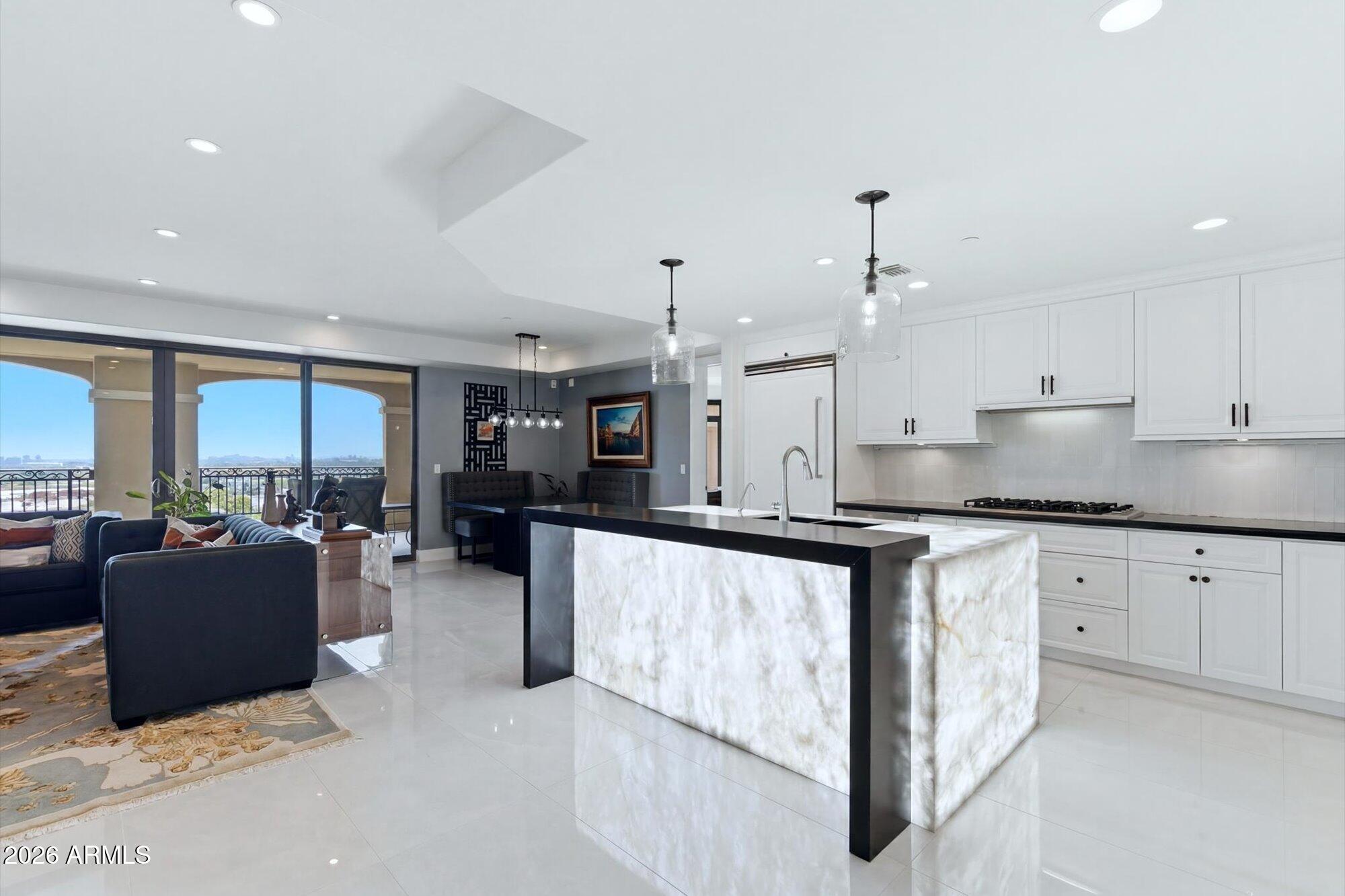 SCOTTSDALE WATERFRONT RESIDENCES - Residential