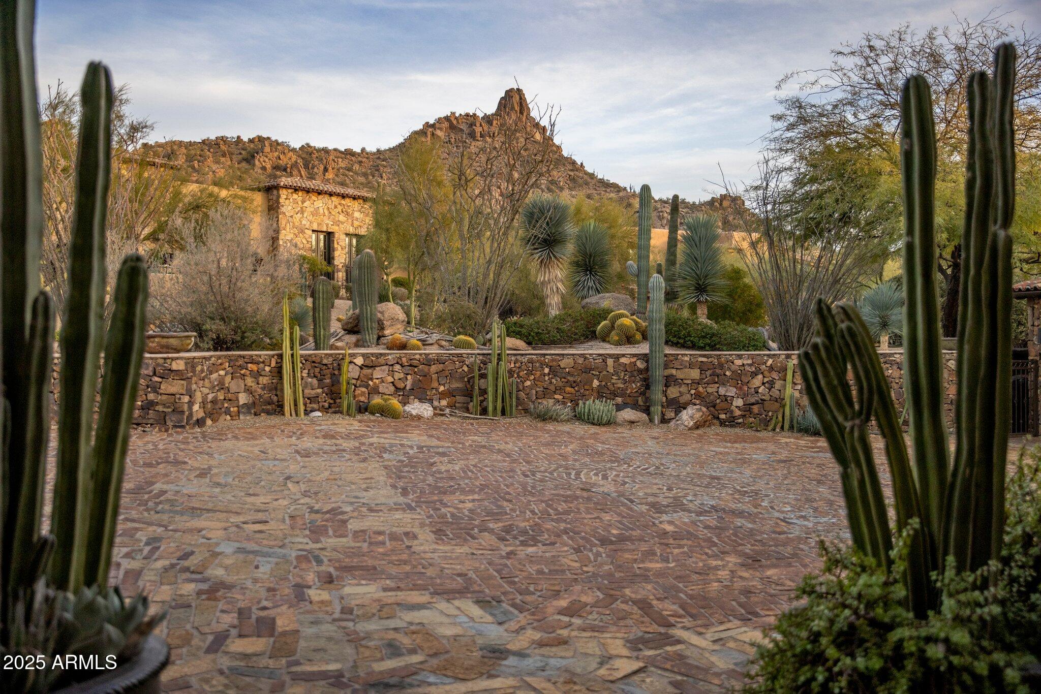 ESTANCIA - Residential