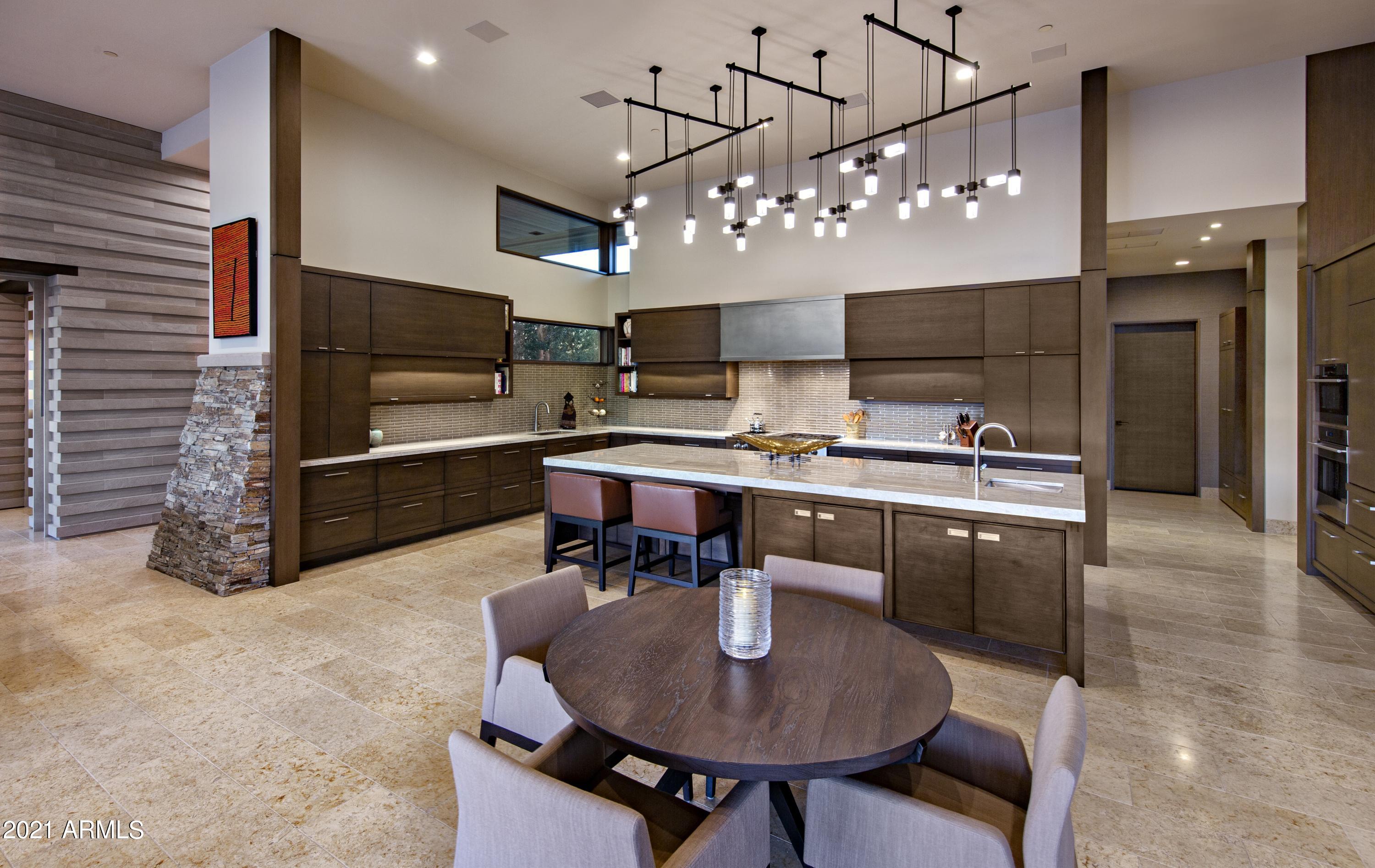 ESTANCIA - Residential