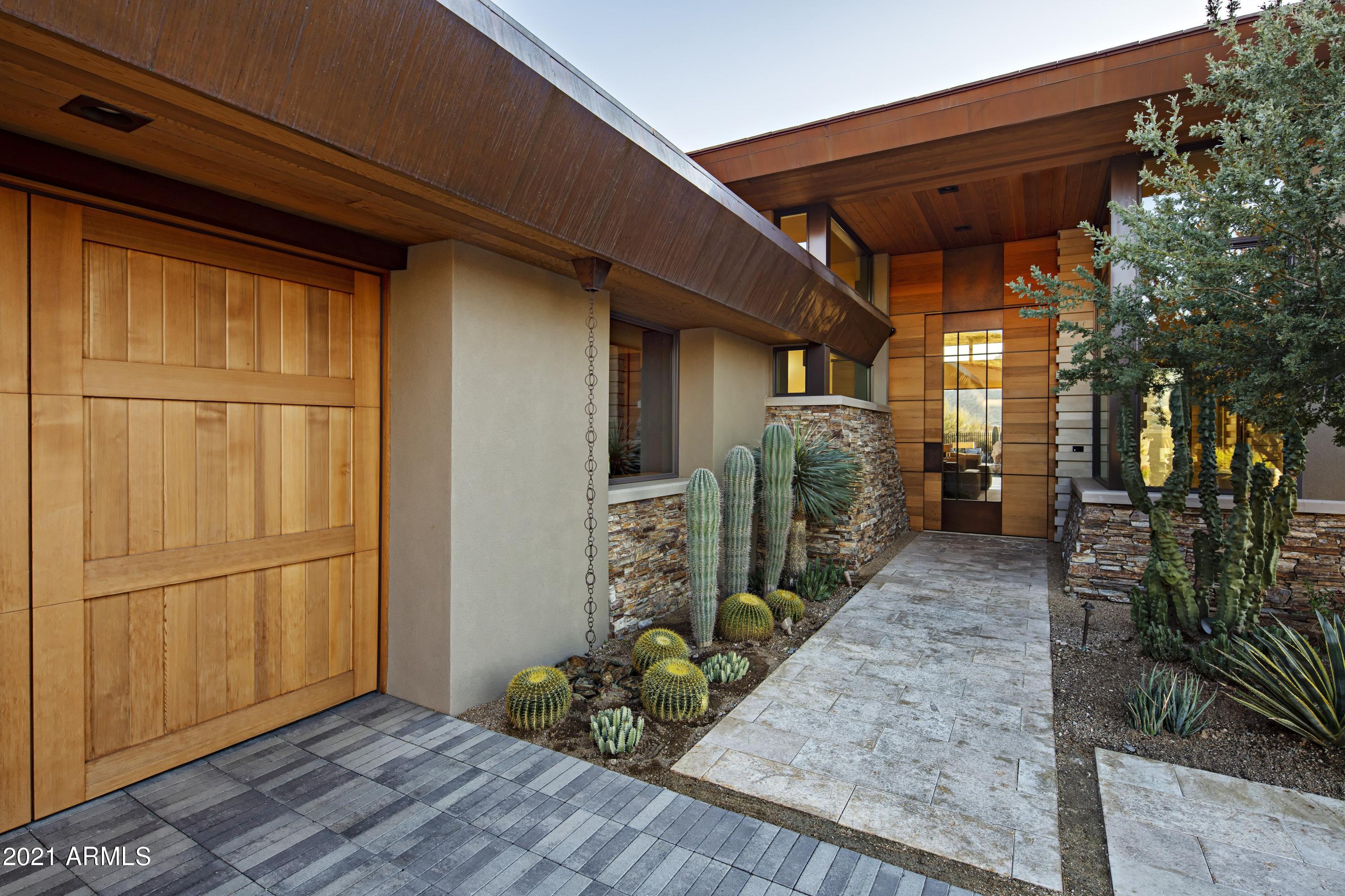 ESTANCIA - Residential