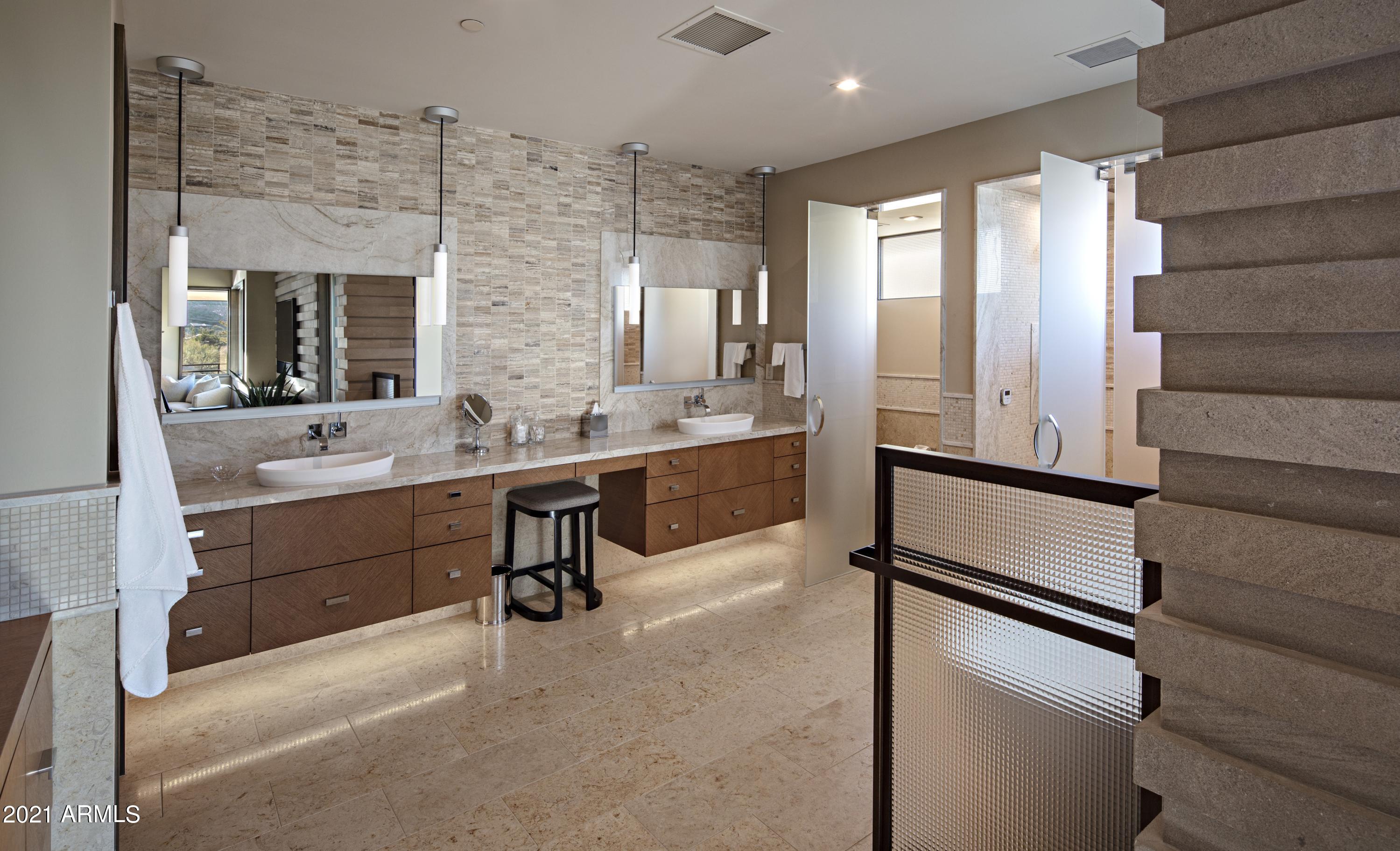 ESTANCIA - Residential