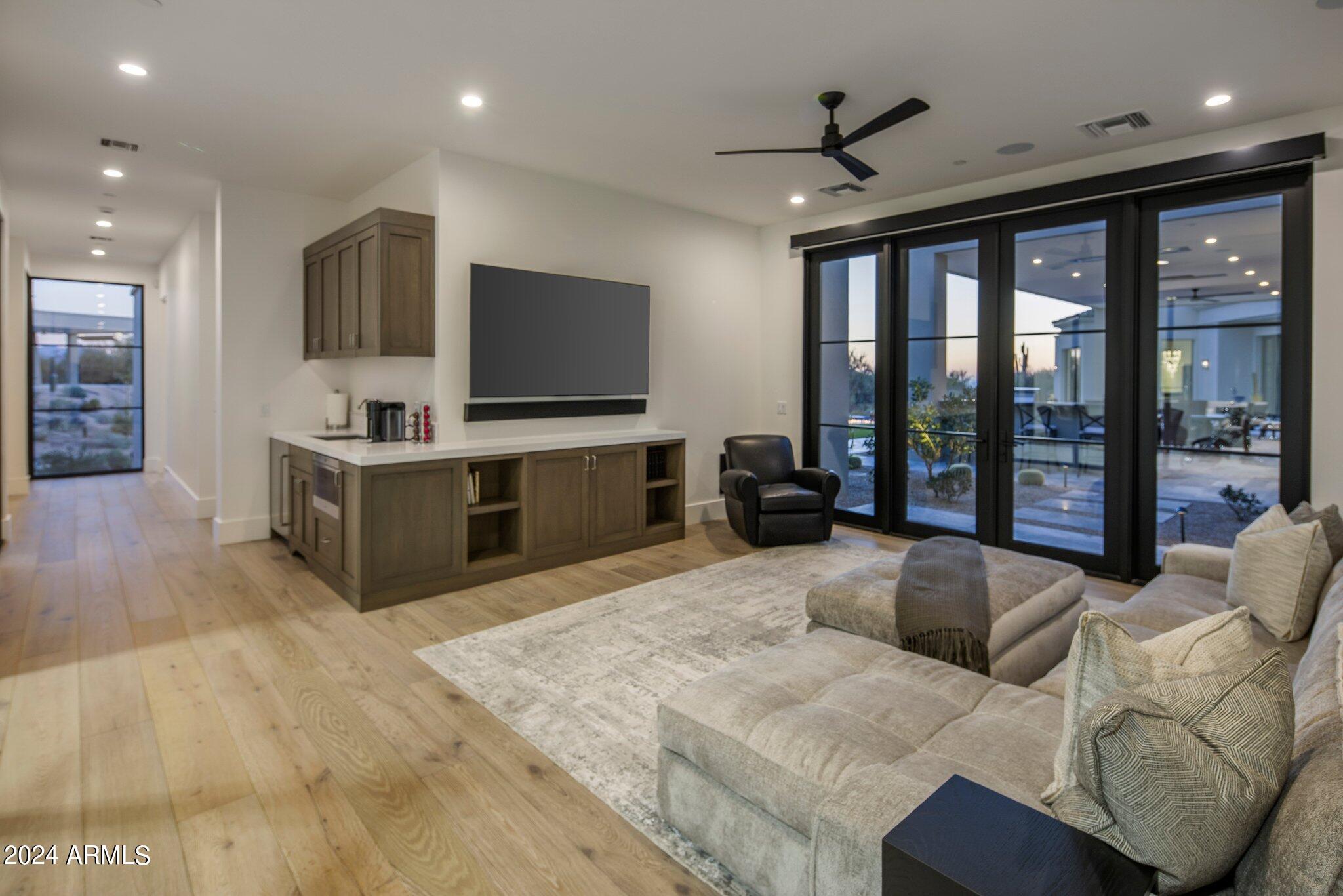 WHISPER ROCK UNIT 3 - Residential
