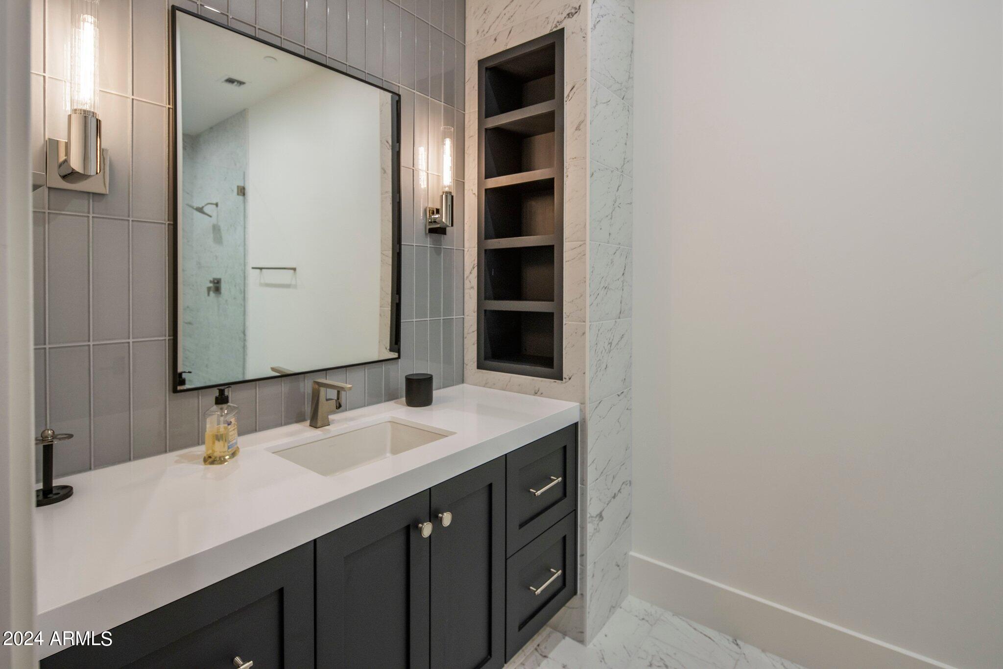 WHISPER ROCK UNIT 3 - Residential