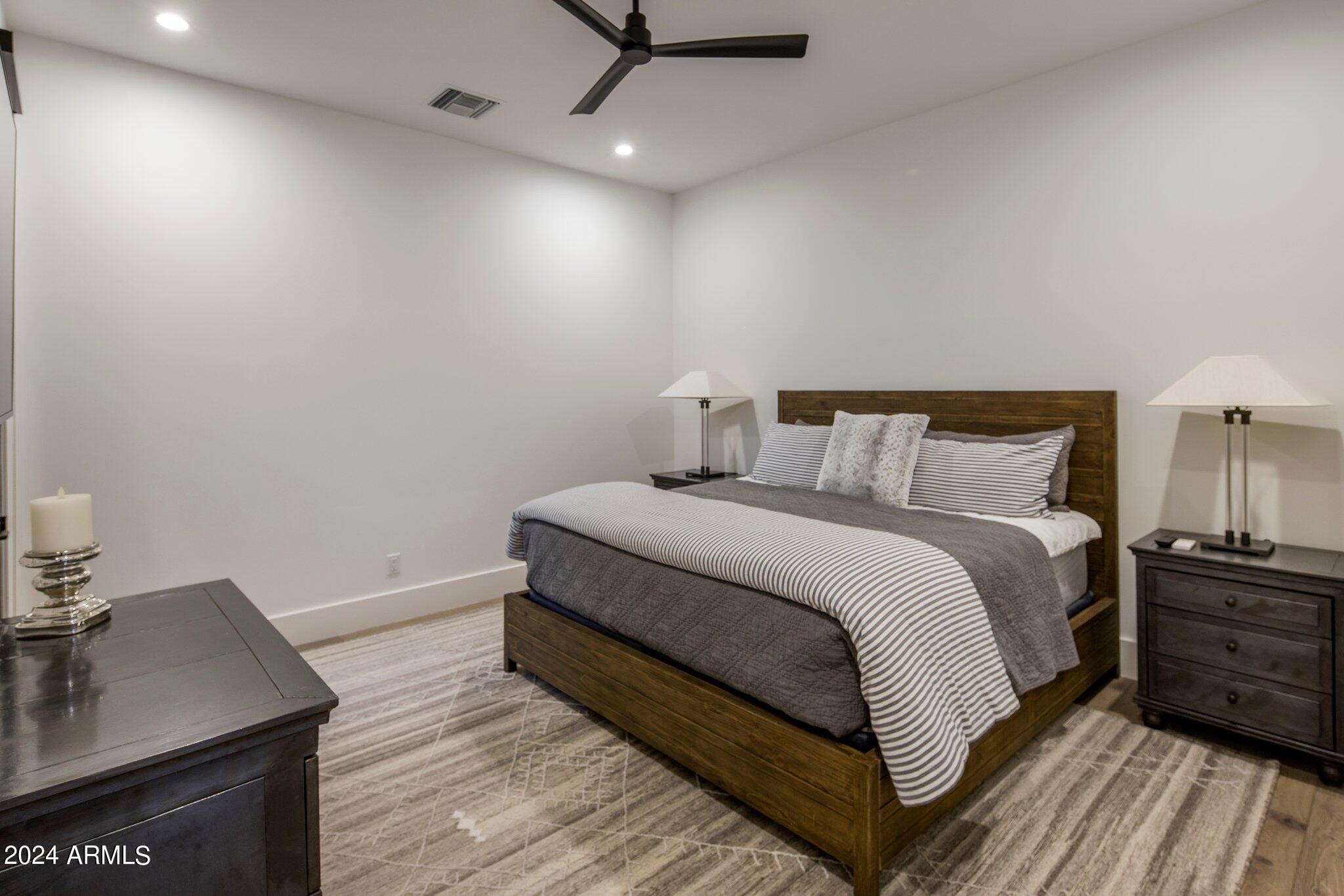 WHISPER ROCK UNIT 3 - Residential