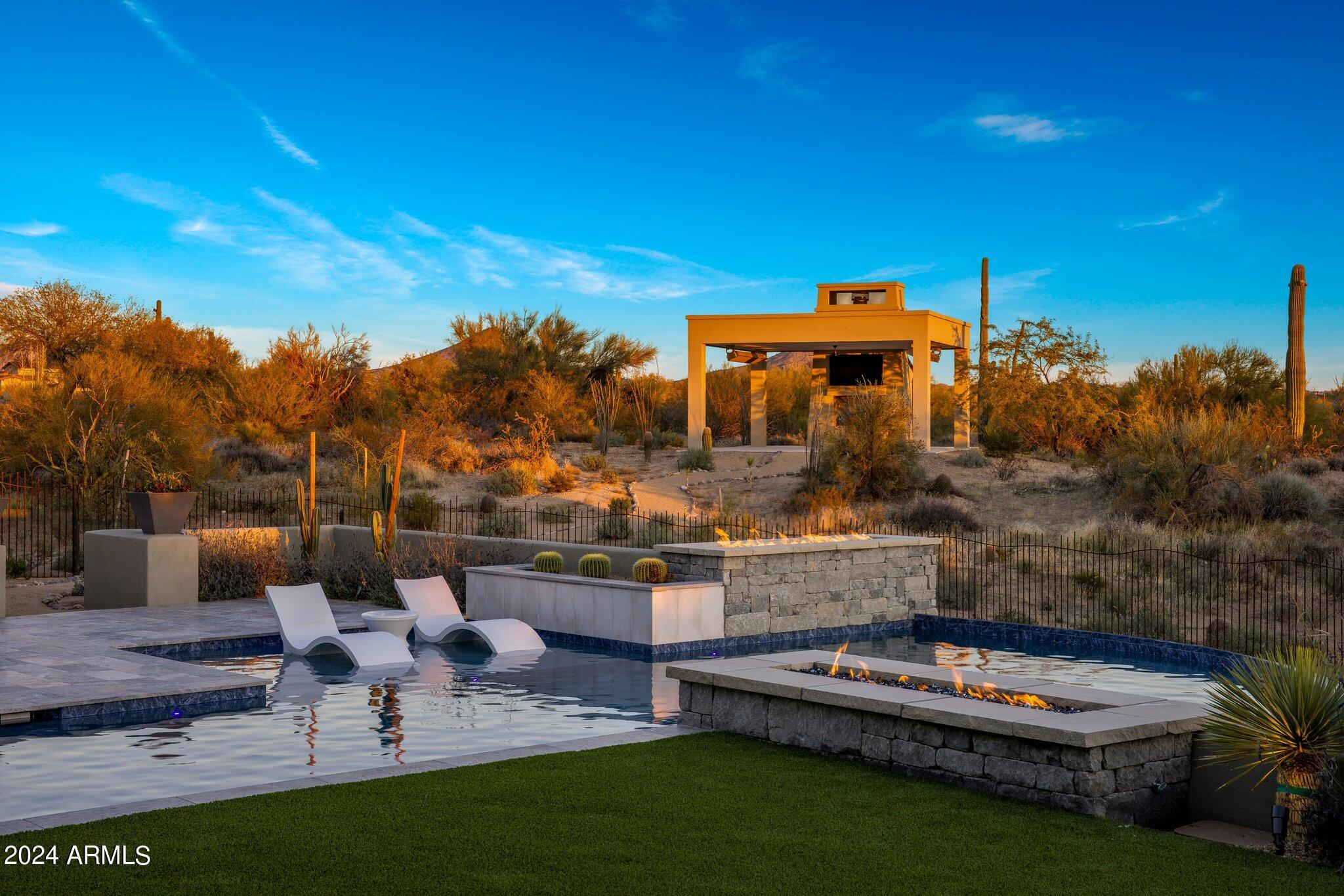 WHISPER ROCK UNIT 3 - Residential