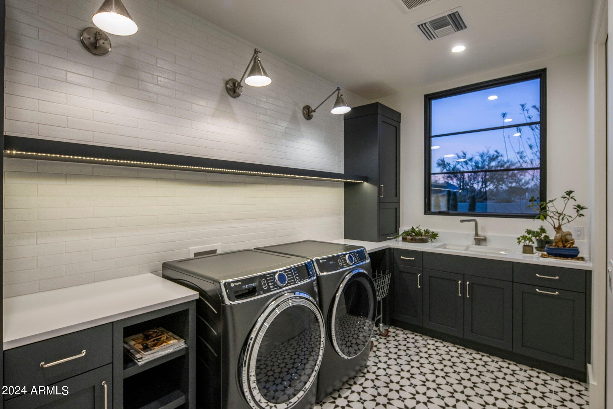 WHISPER ROCK UNIT 3 - Residential