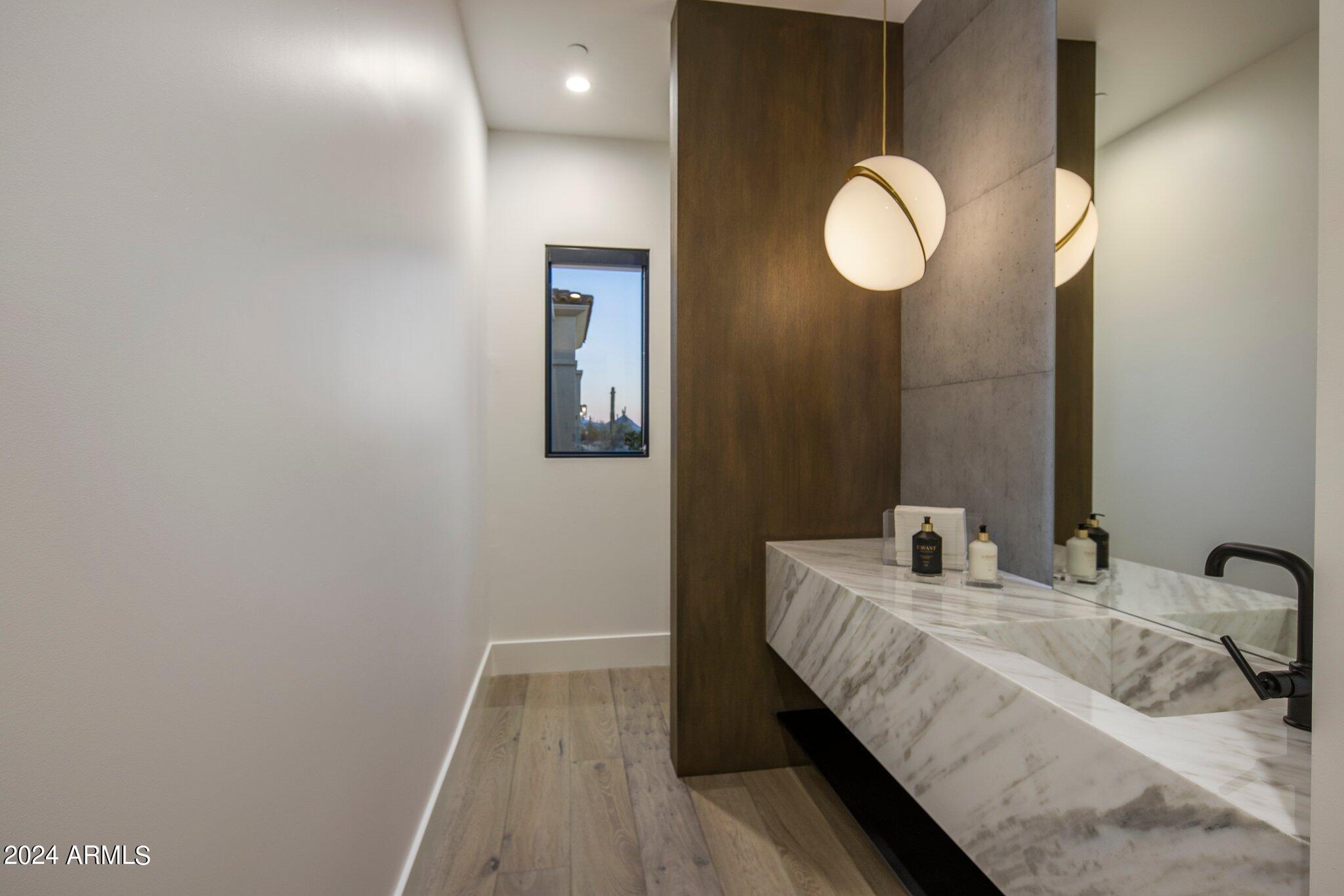 WHISPER ROCK UNIT 3 - Residential