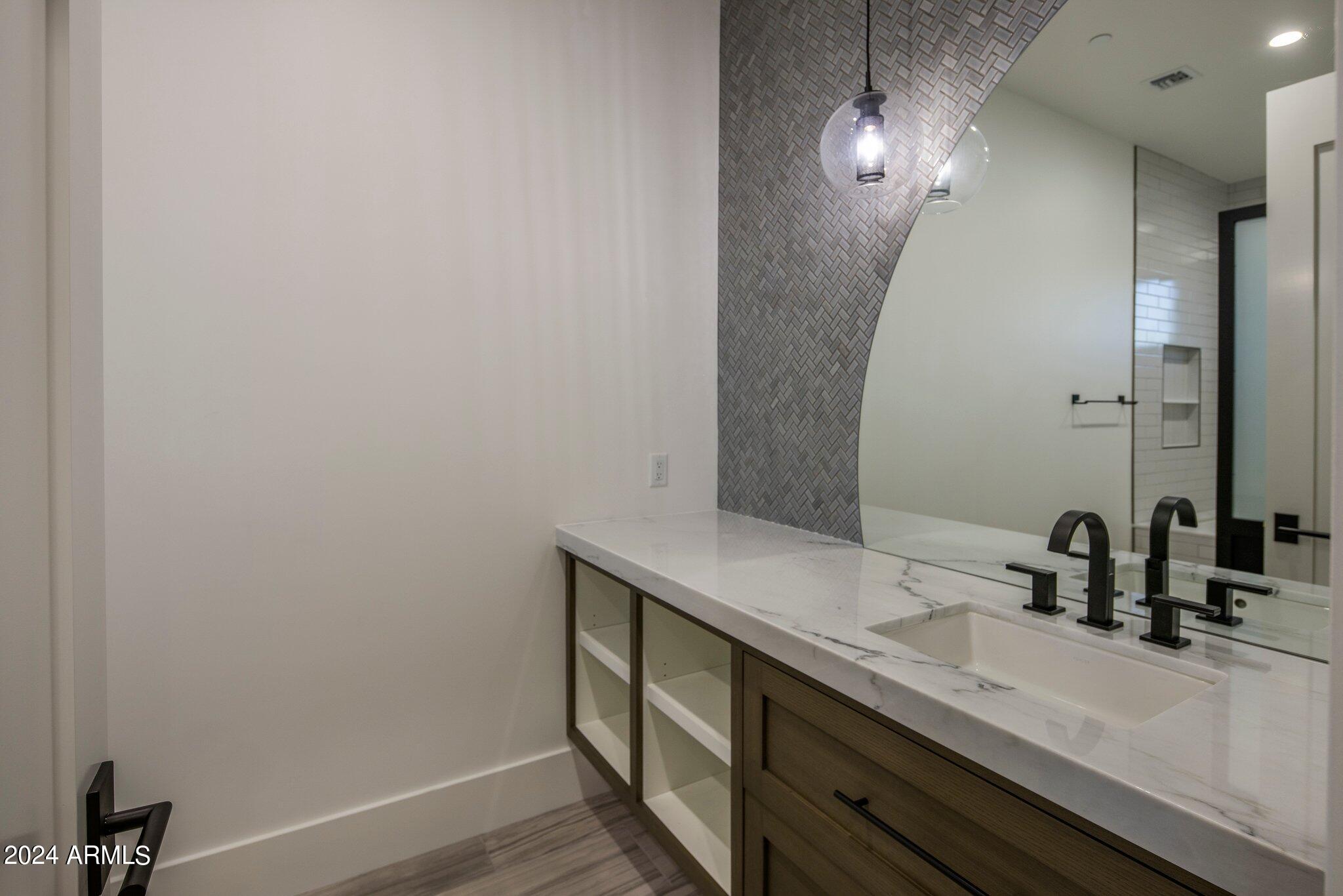 WHISPER ROCK UNIT 3 - Residential