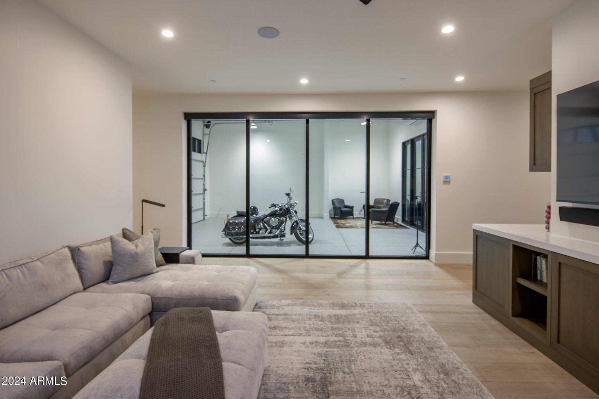 WHISPER ROCK UNIT 3 - Residential