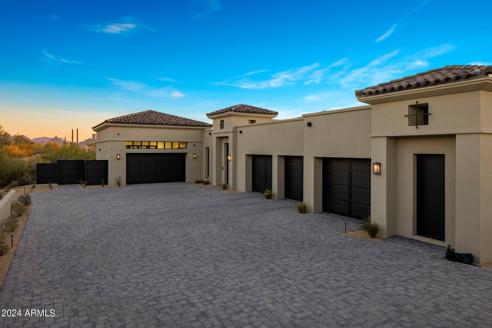 WHISPER ROCK UNIT 3 - Residential