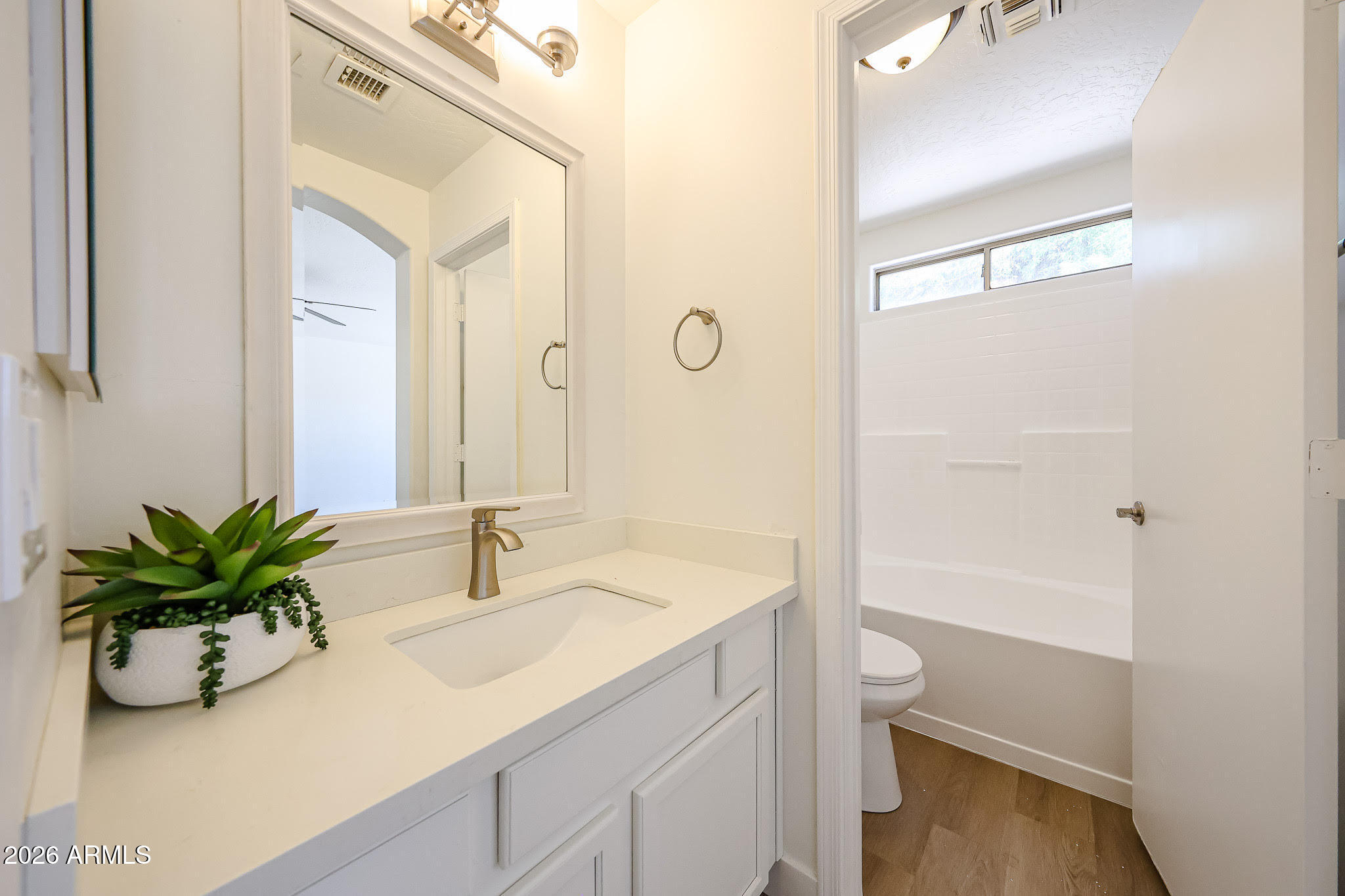 DREAMING SUMMIT UNIT 2B - Residential