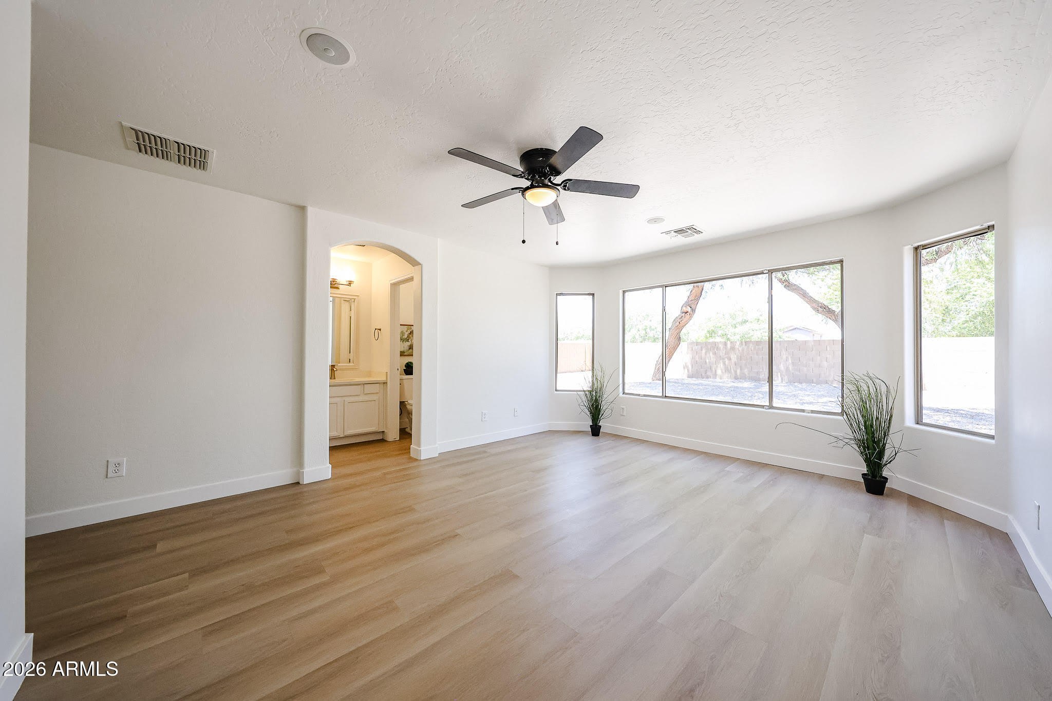 DREAMING SUMMIT UNIT 2B - Residential