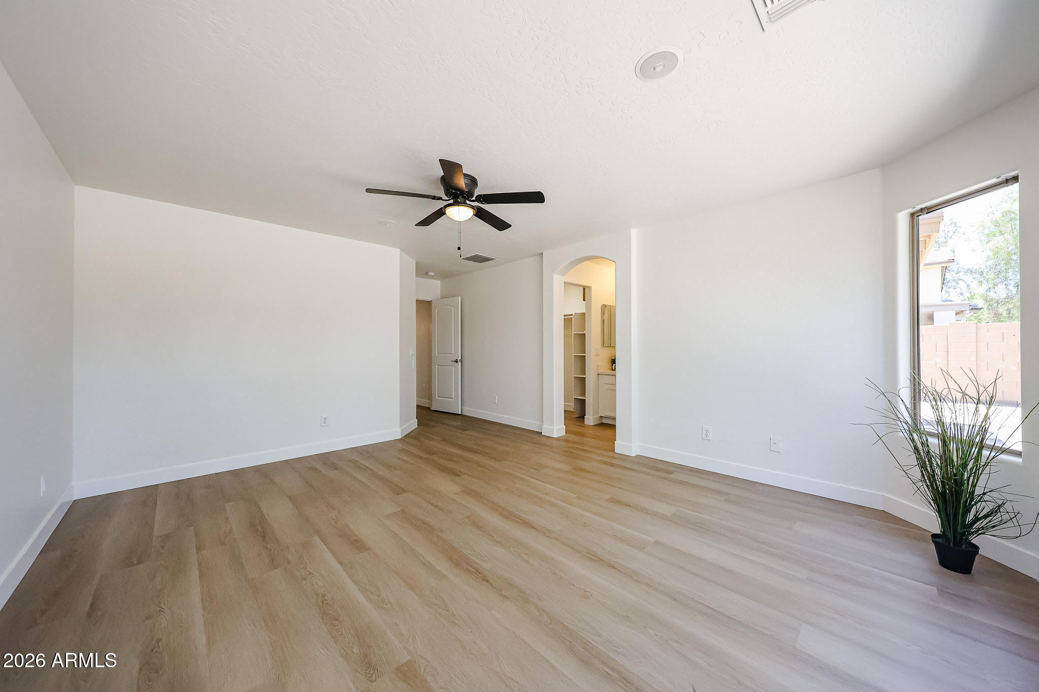 DREAMING SUMMIT UNIT 2B - Residential