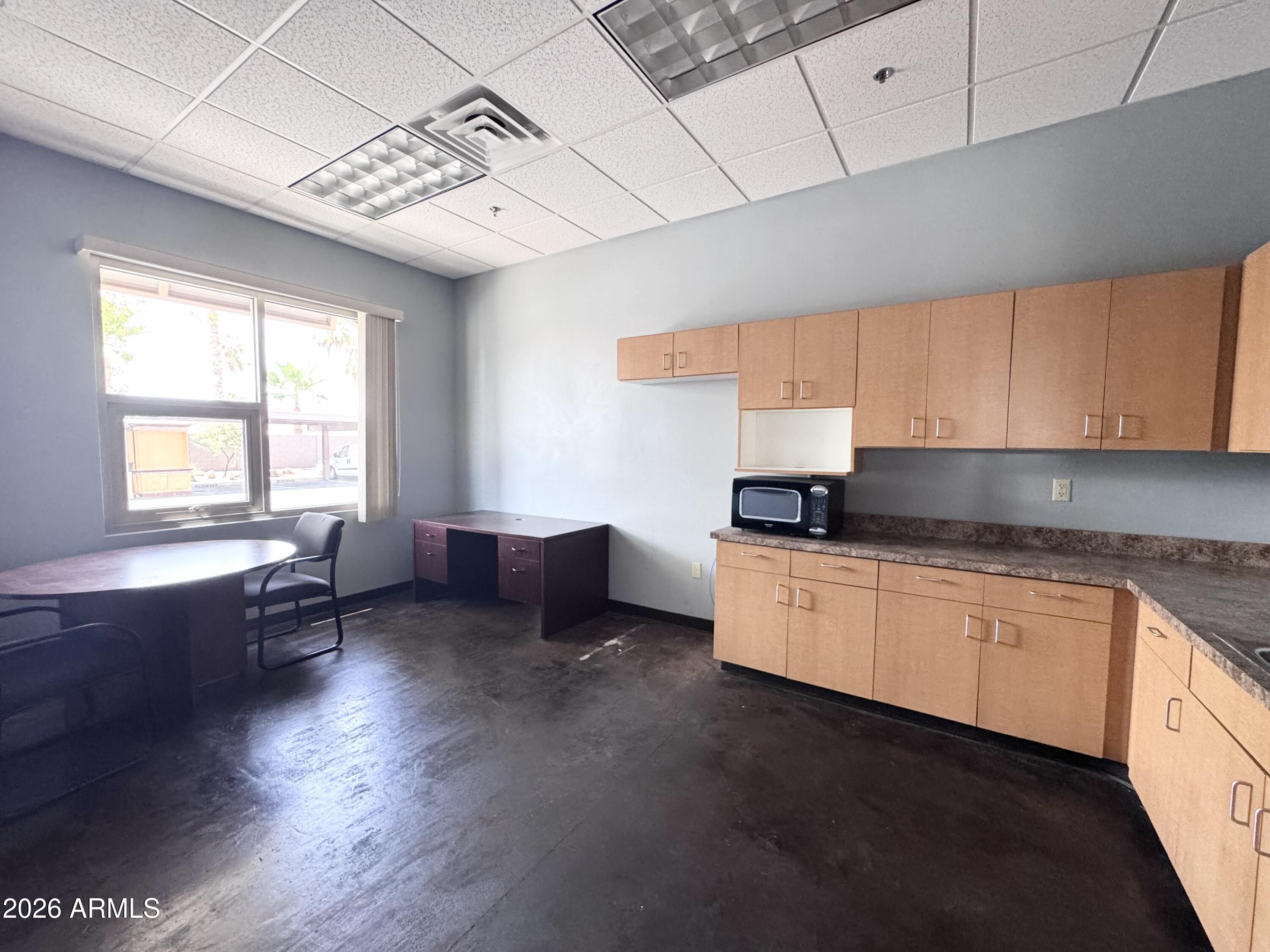 BELL PROFESSIONAL CENTER CONDOMINIUM 1ST AMD - Commercial Lease