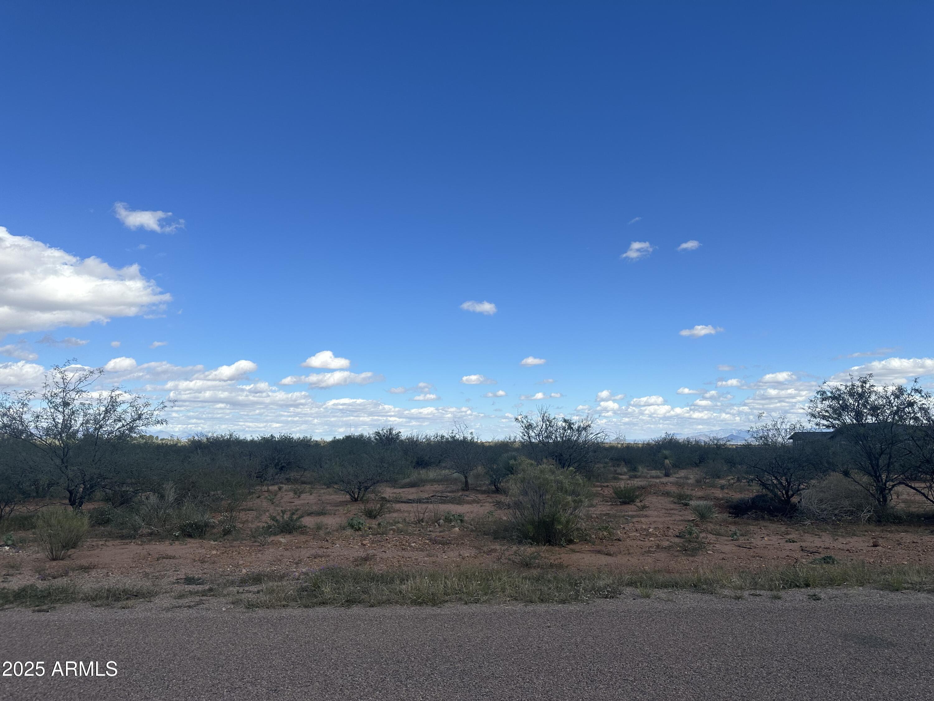Beautiful 4 acres to build your dream home!!
Paved road and a great view of our mountains!!