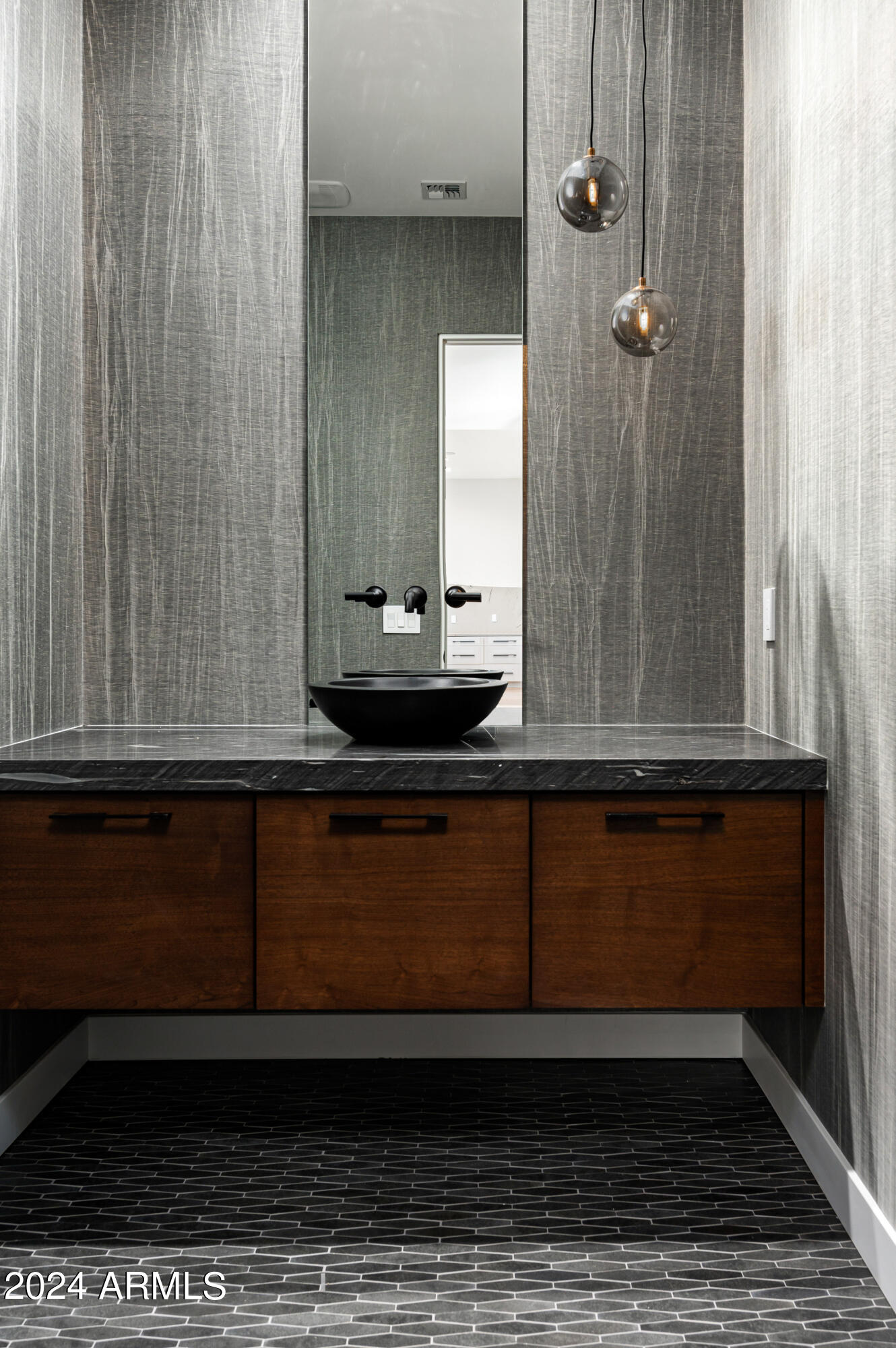 WHISPER ROCK - Residential