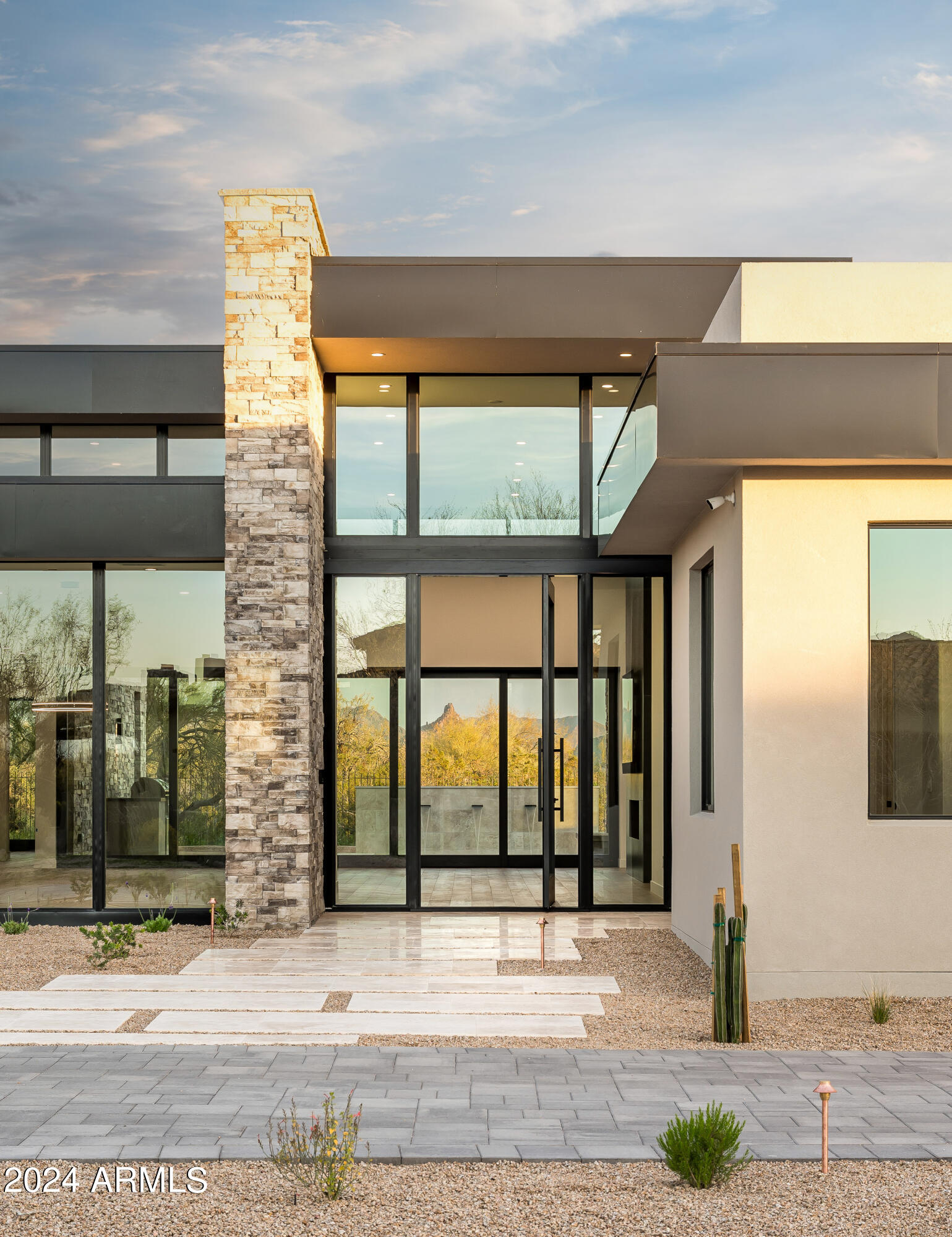 WHISPER ROCK - Residential