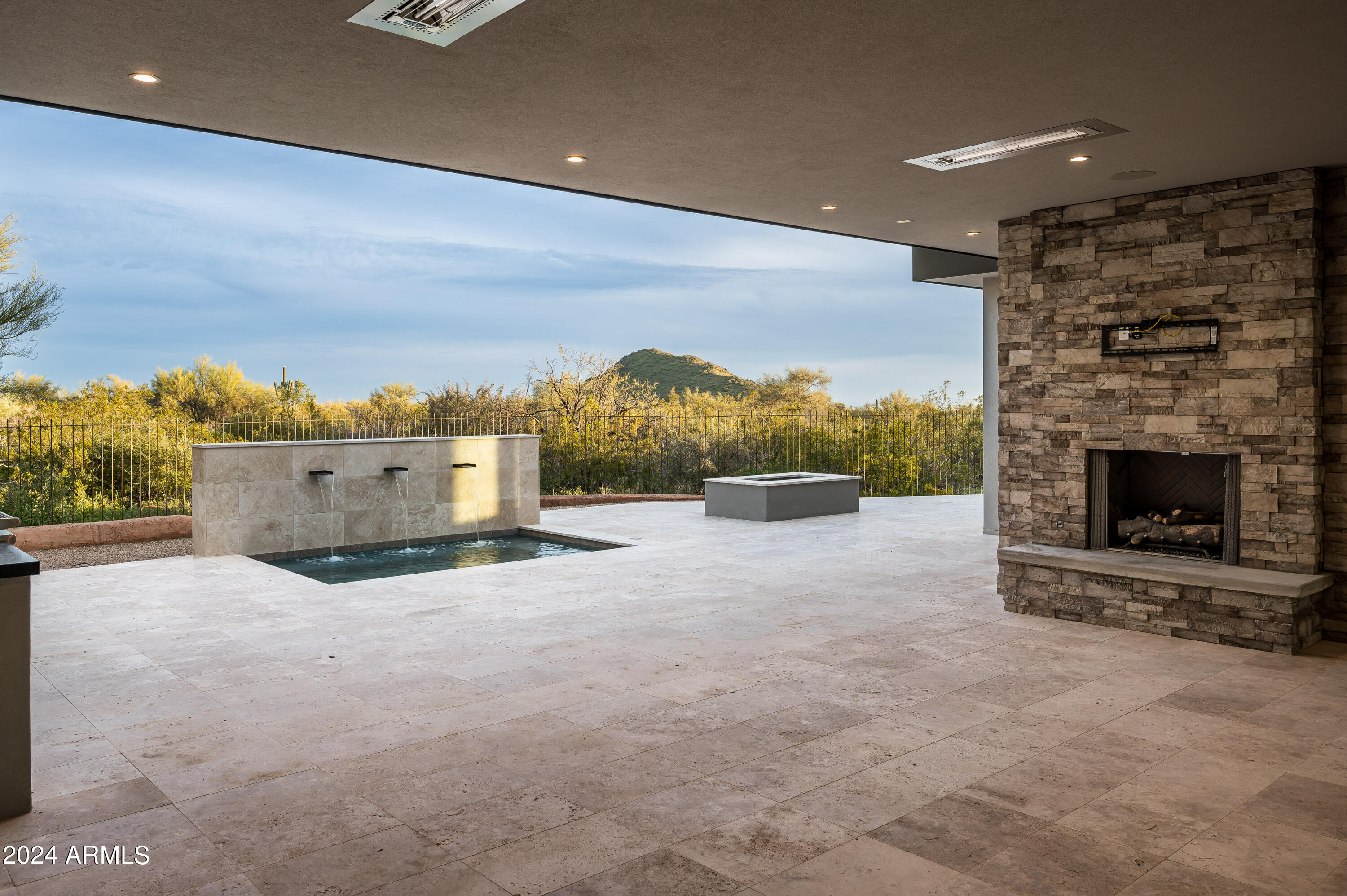 WHISPER ROCK - Residential