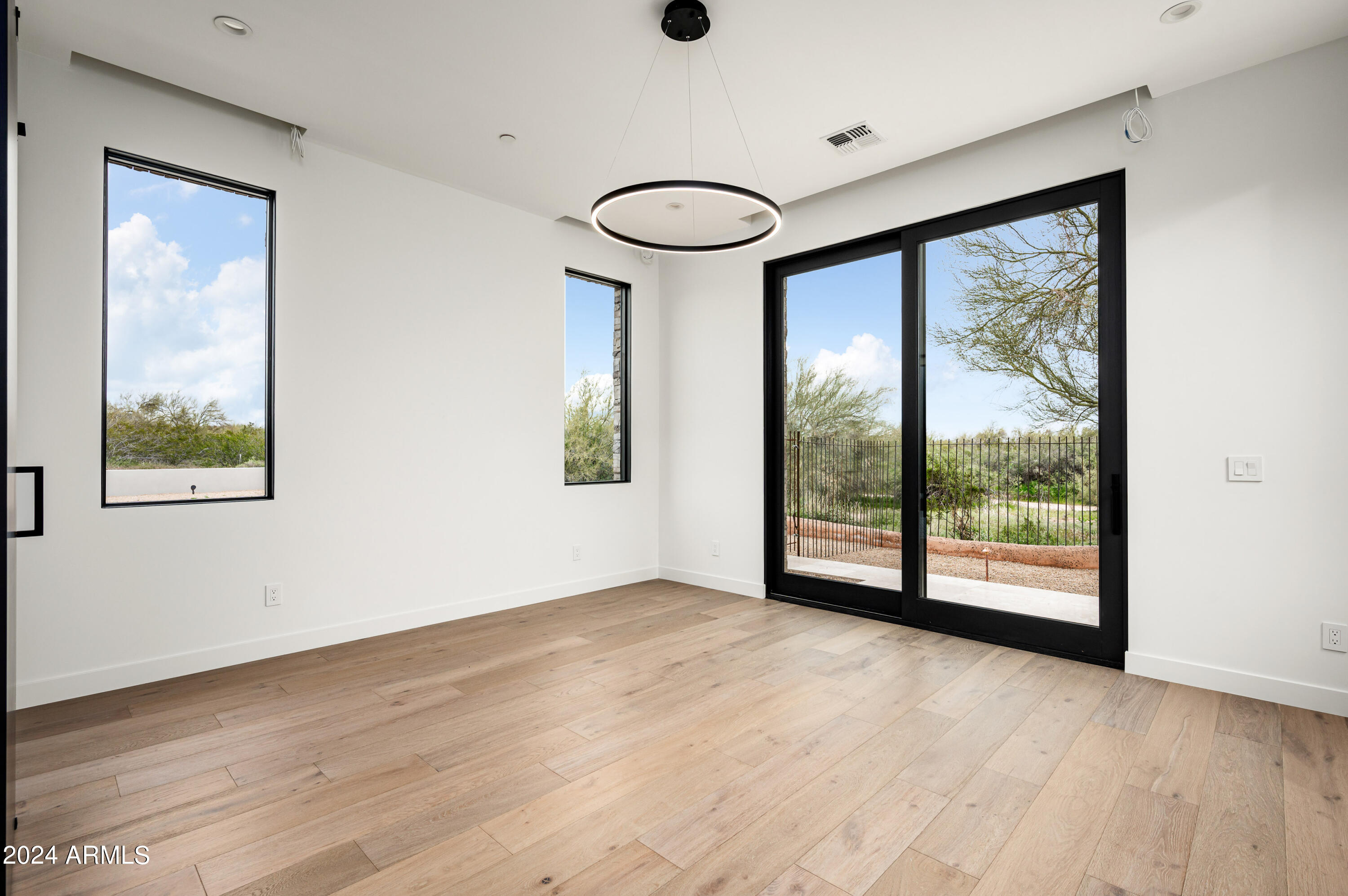 WHISPER ROCK - Residential