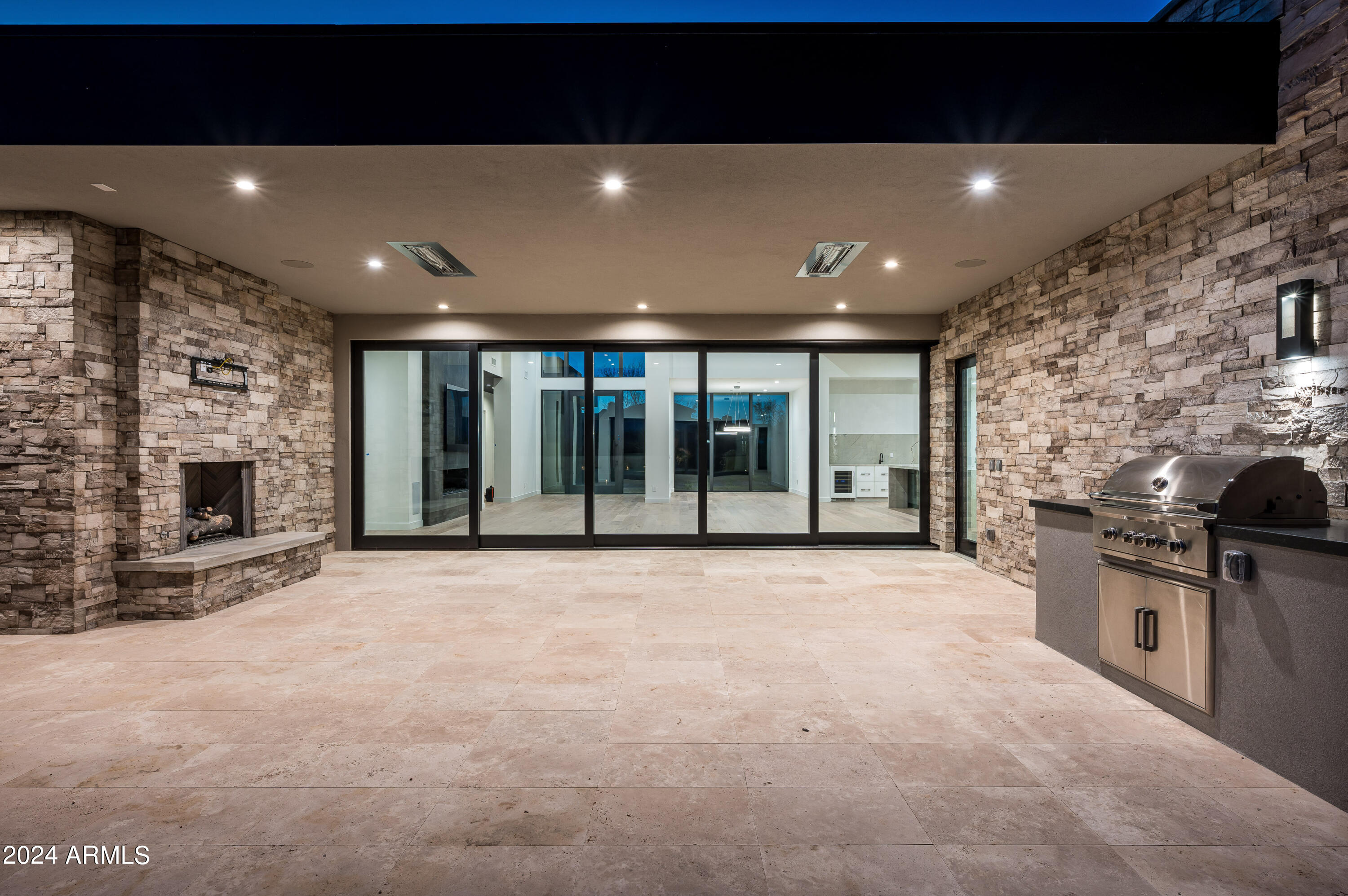 WHISPER ROCK - Residential