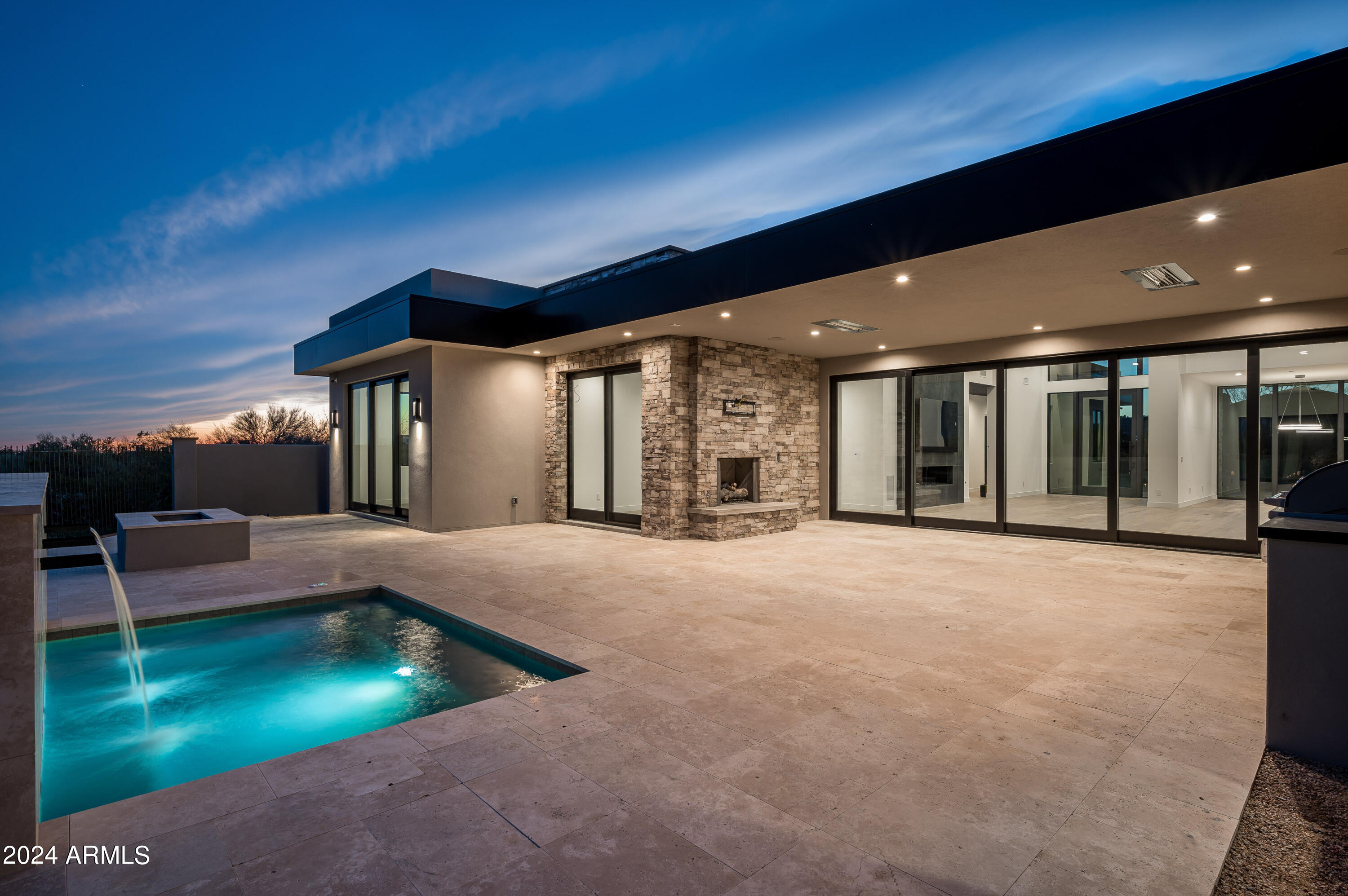 WHISPER ROCK - Residential