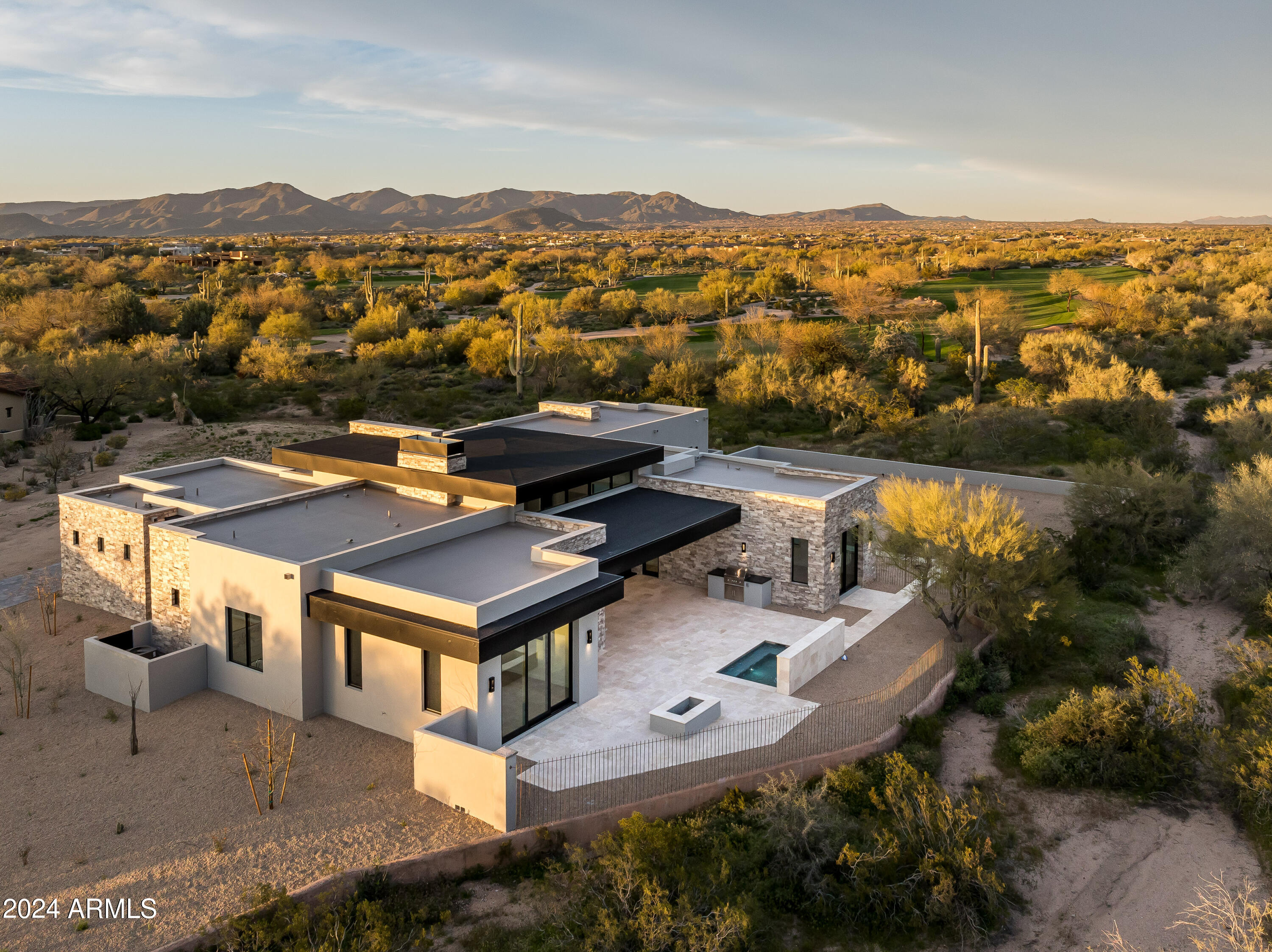 WHISPER ROCK - Residential