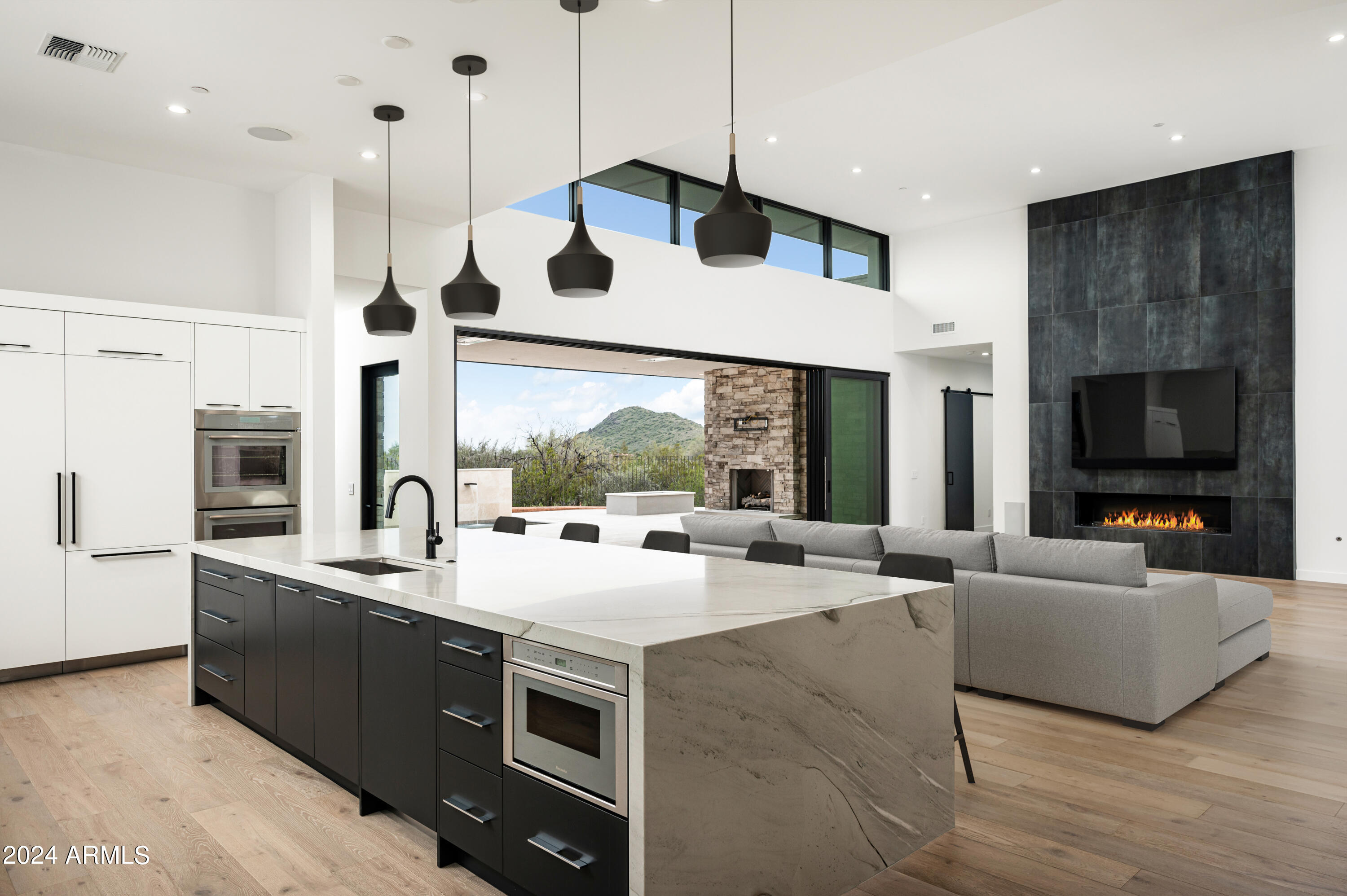 WHISPER ROCK - Residential