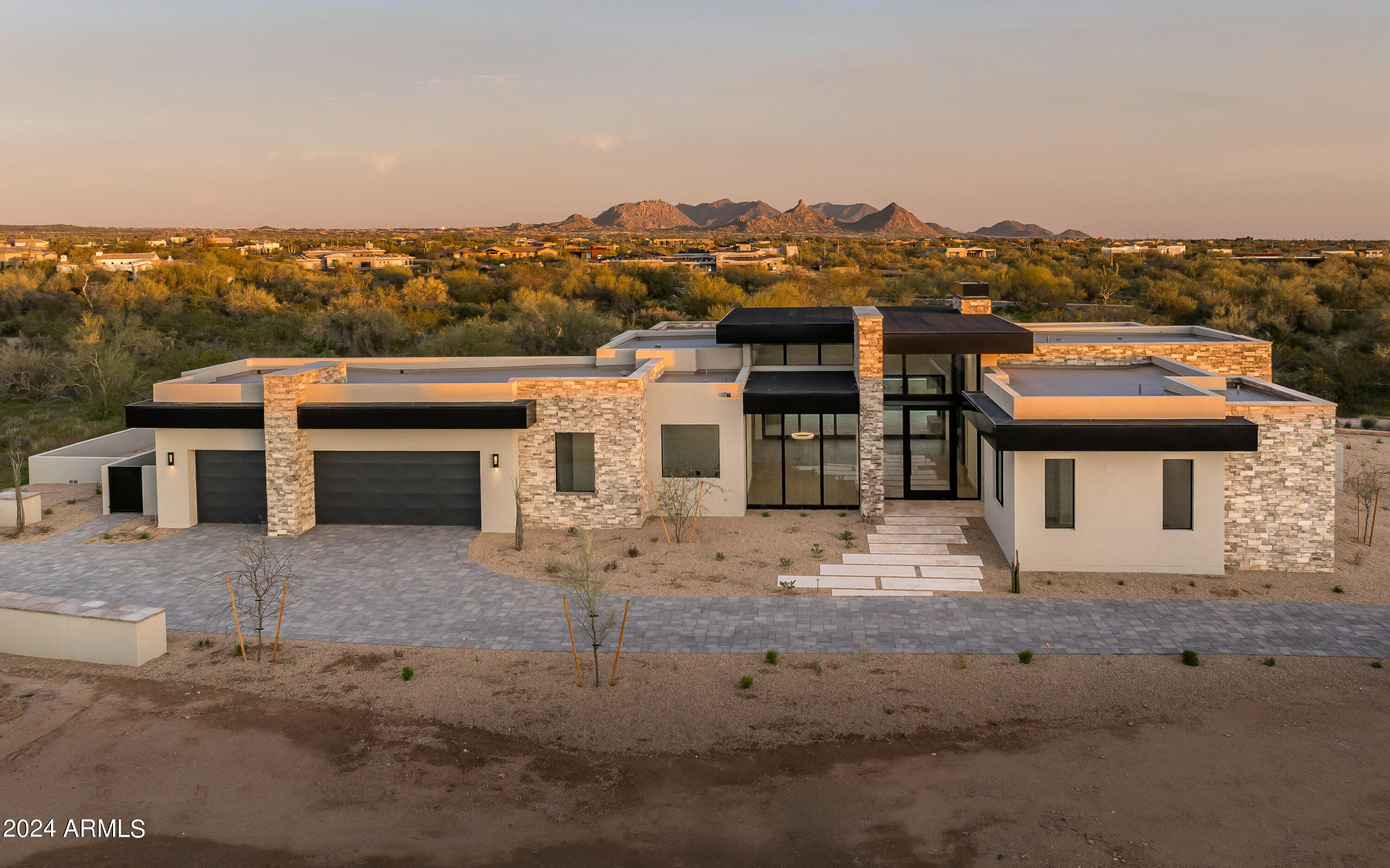 WHISPER ROCK - Residential