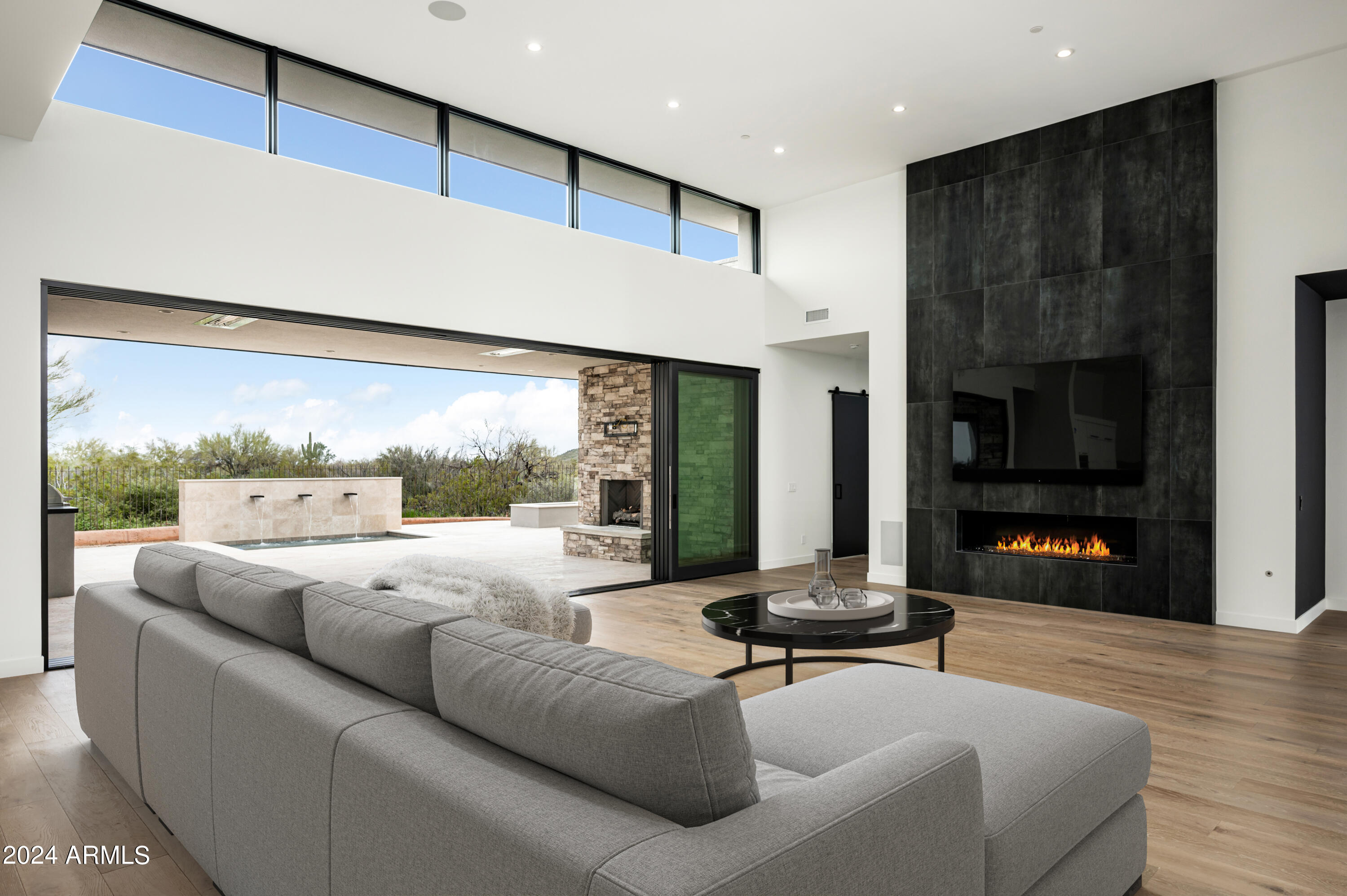 WHISPER ROCK - Residential