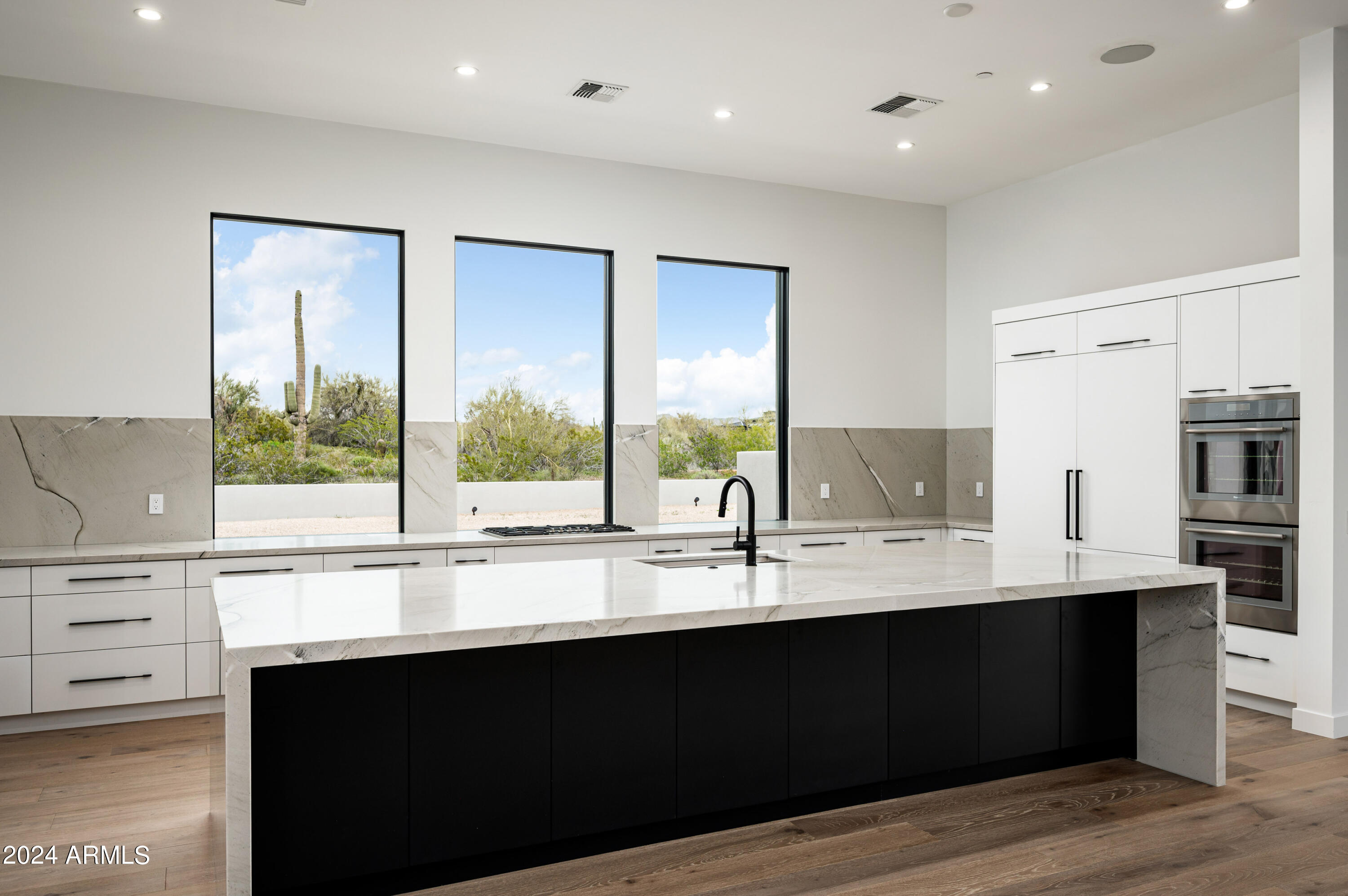 WHISPER ROCK - Residential
