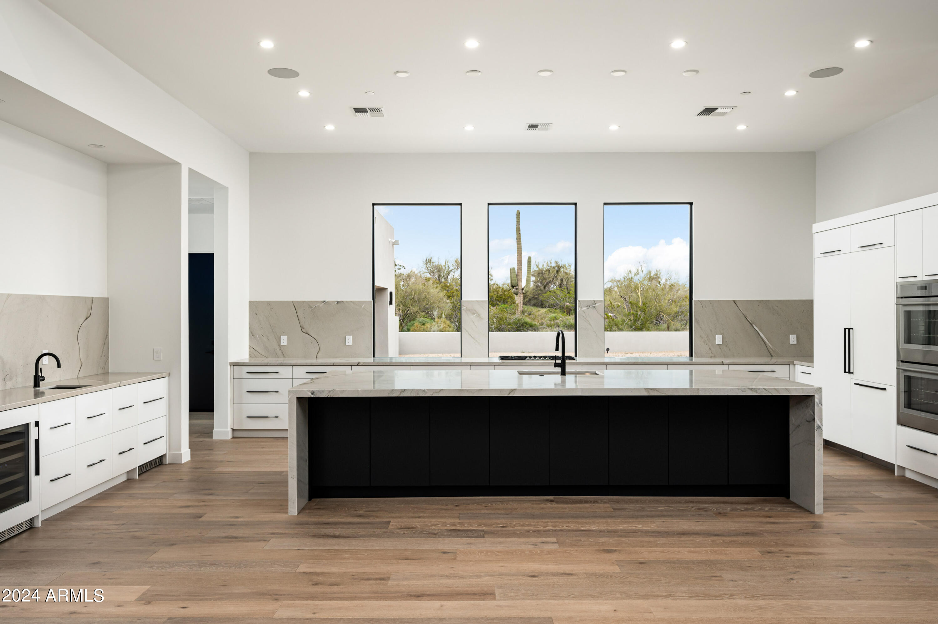 WHISPER ROCK - Residential