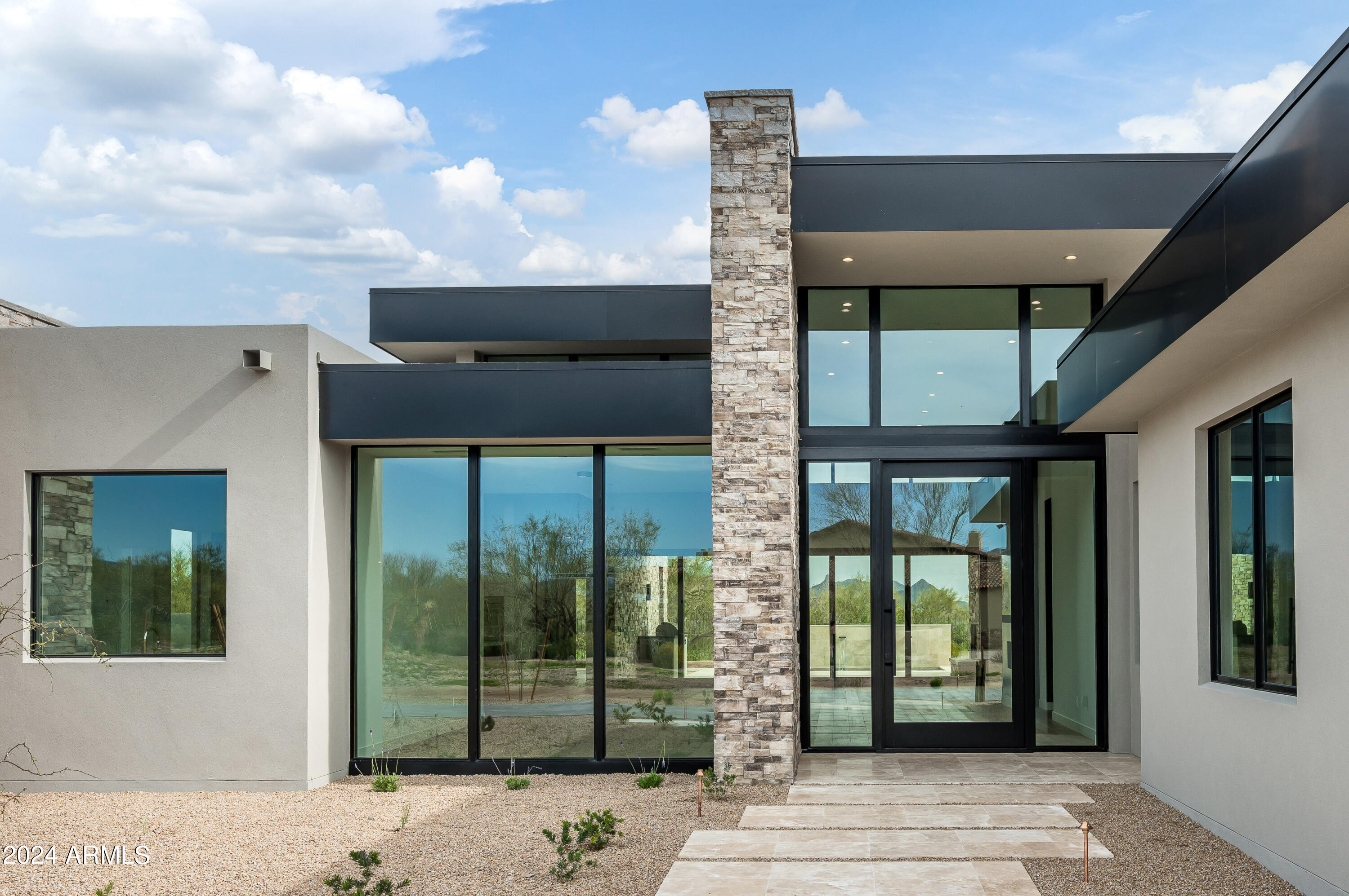 WHISPER ROCK - Residential