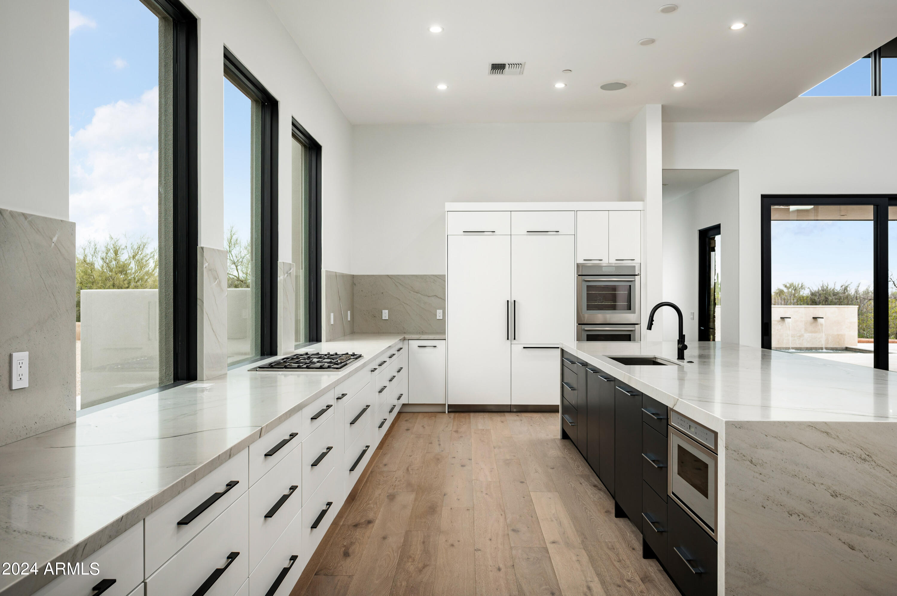 WHISPER ROCK - Residential