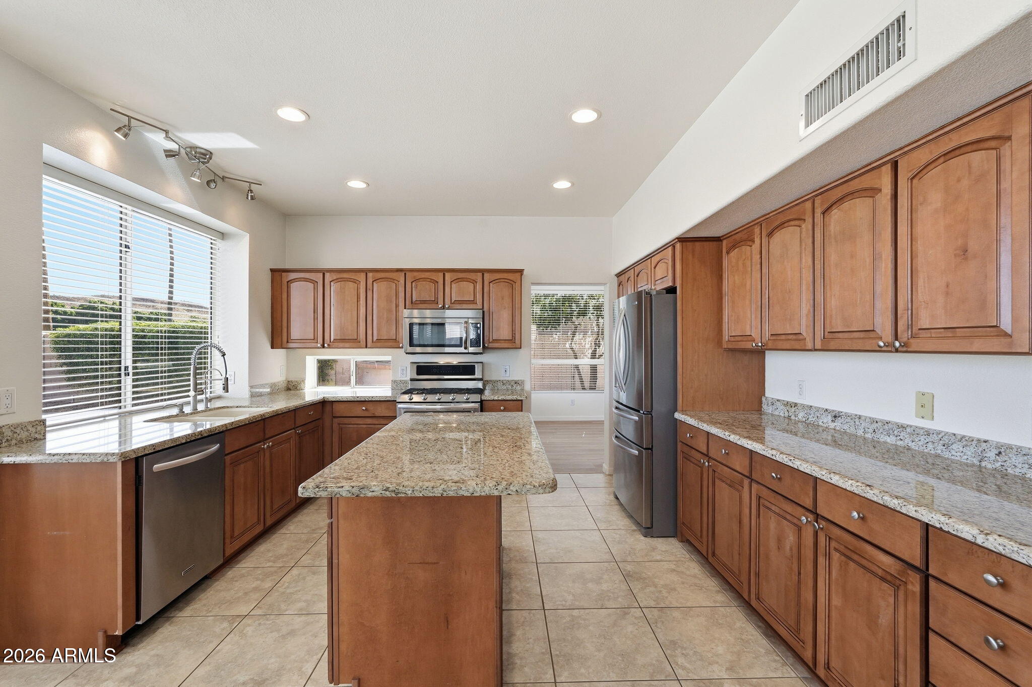 ARROWHEAD CAMELOT VIEWS - Residential