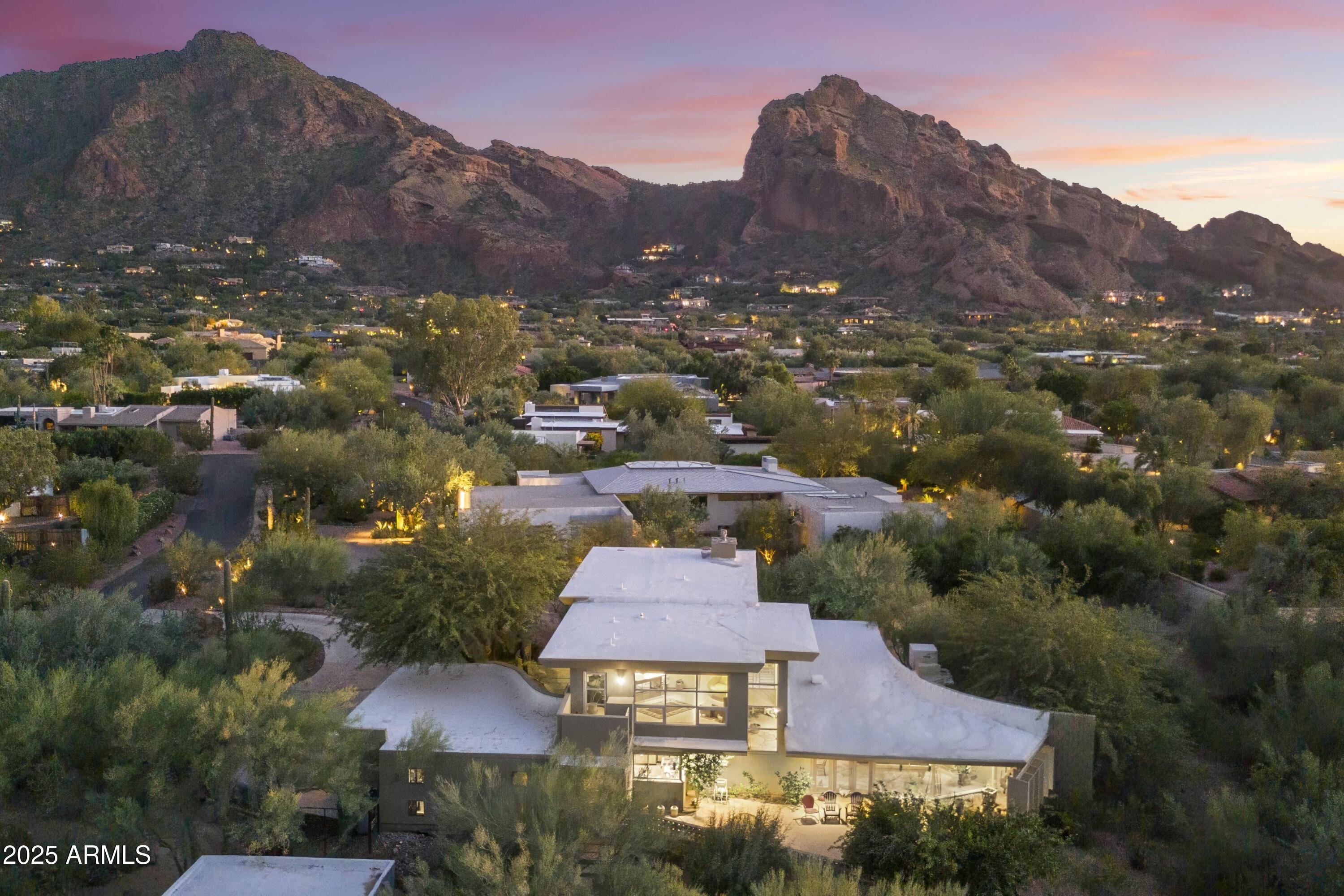 CAMELBACK MANOR - Residential