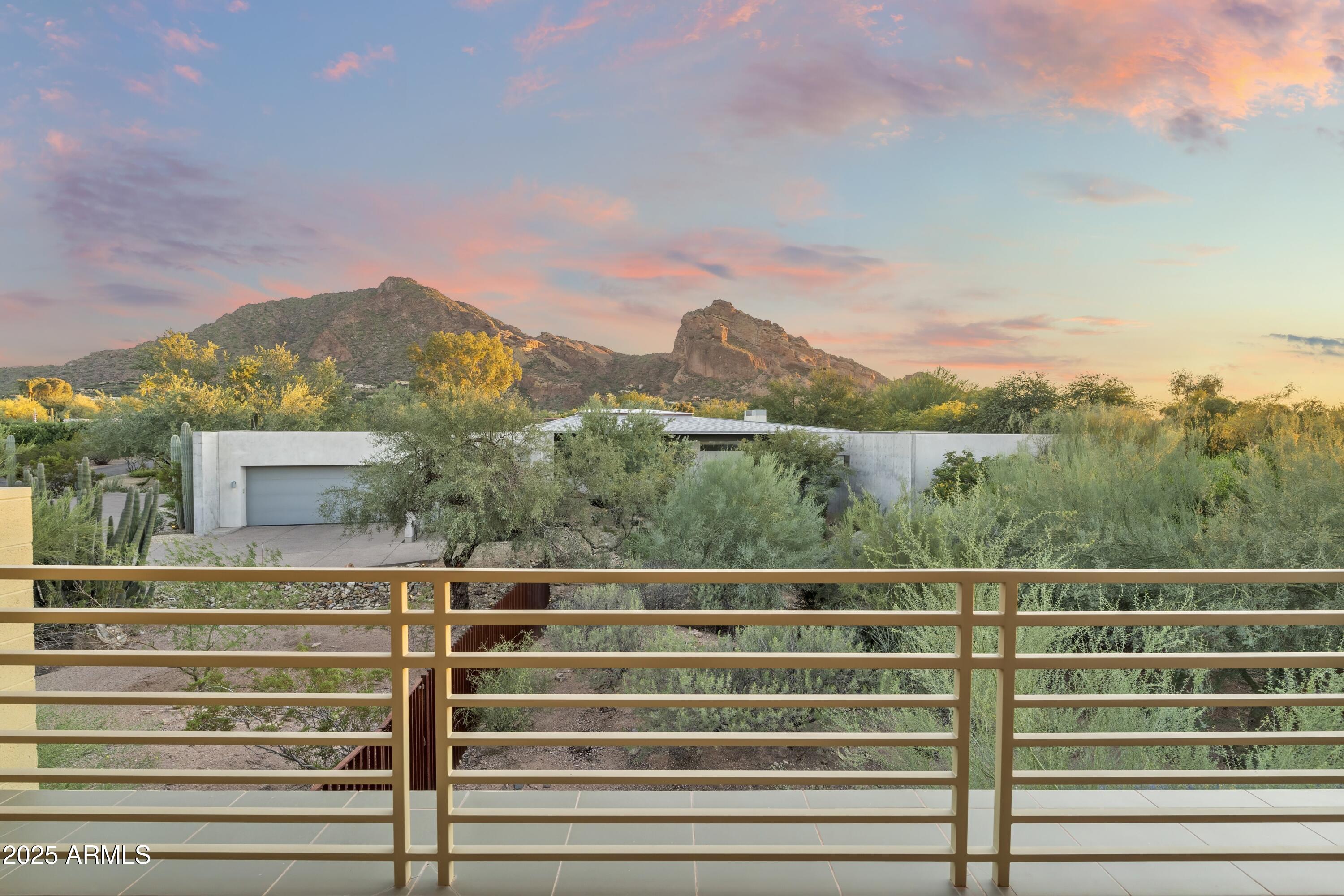 CAMELBACK MANOR - Residential