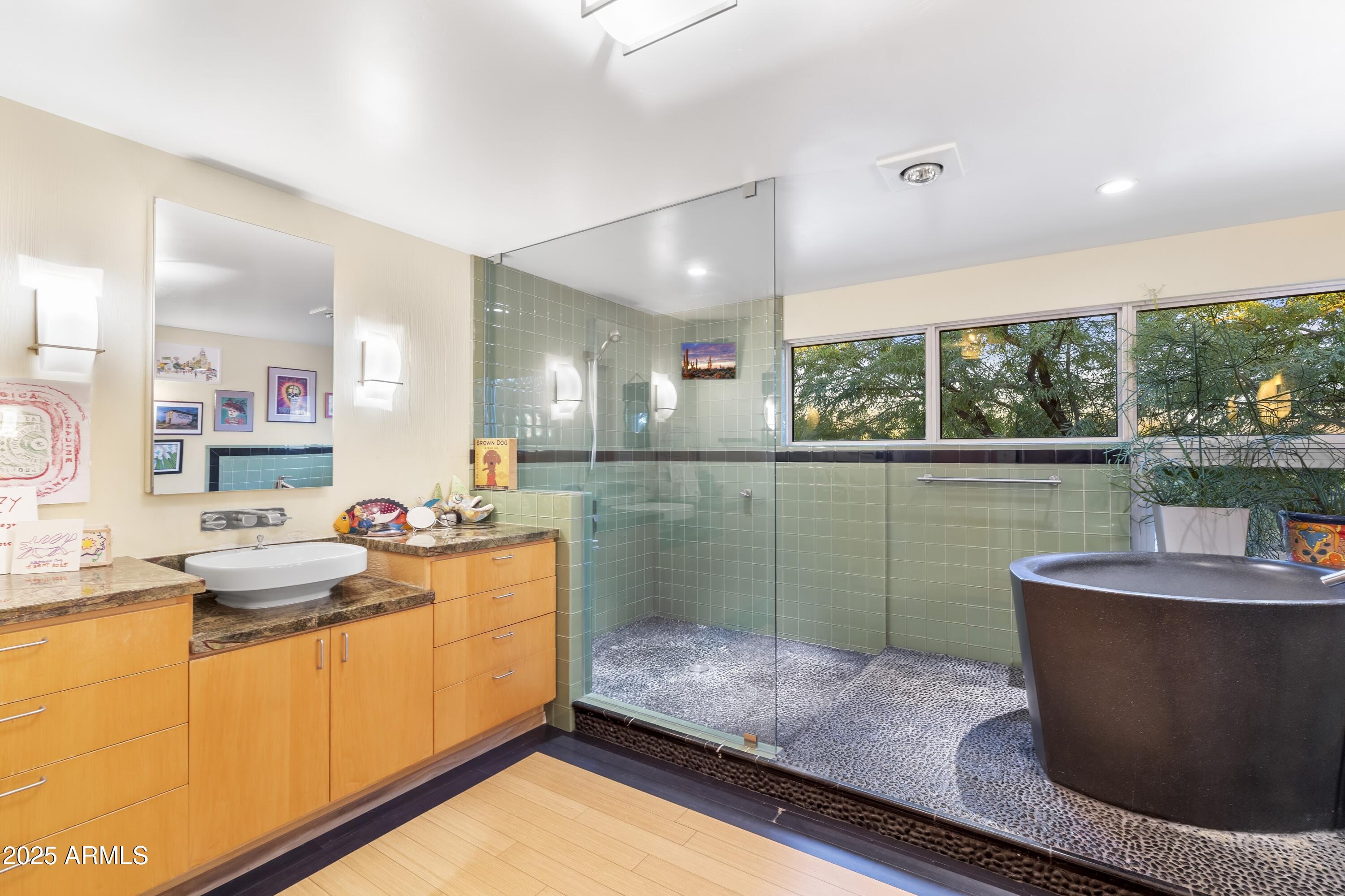 CAMELBACK MANOR - Residential
