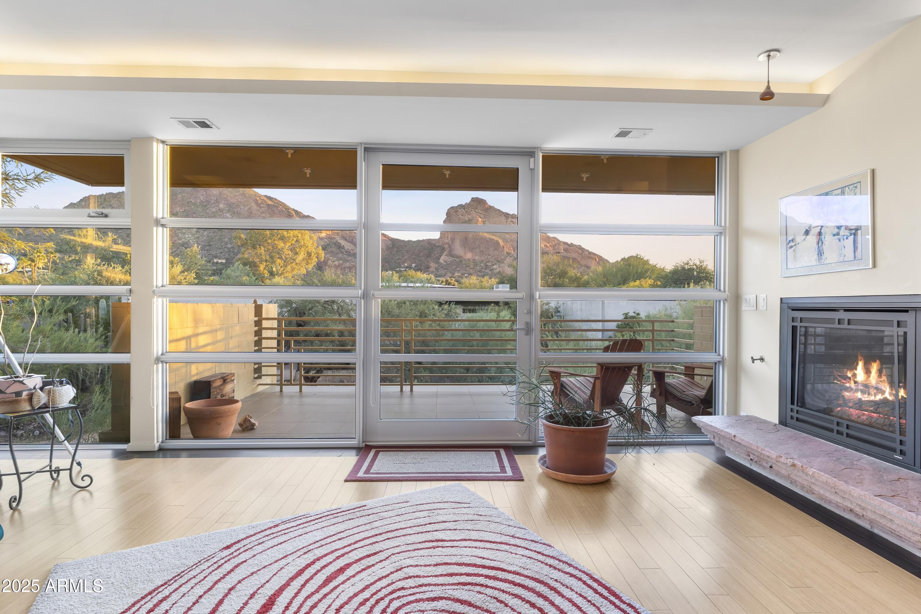 CAMELBACK MANOR - Residential