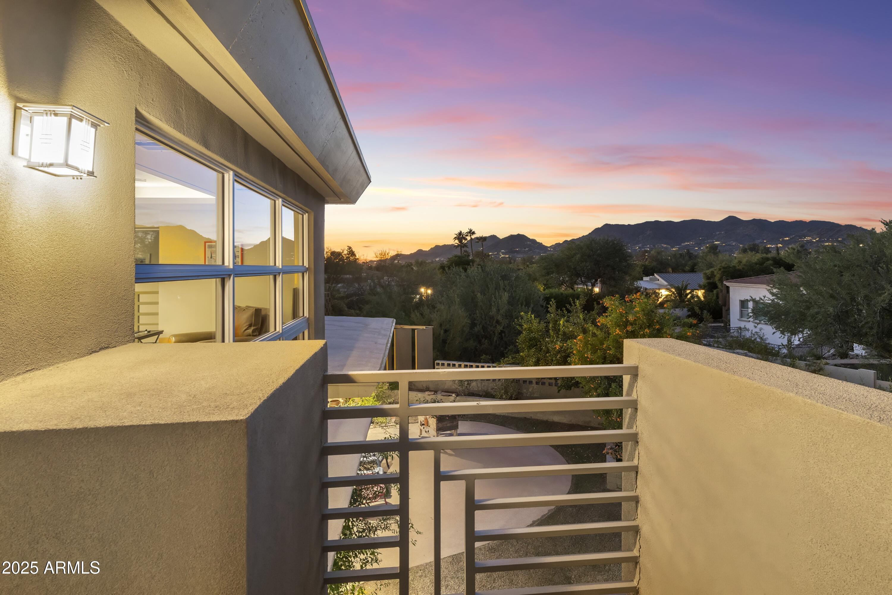 CAMELBACK MANOR - Residential