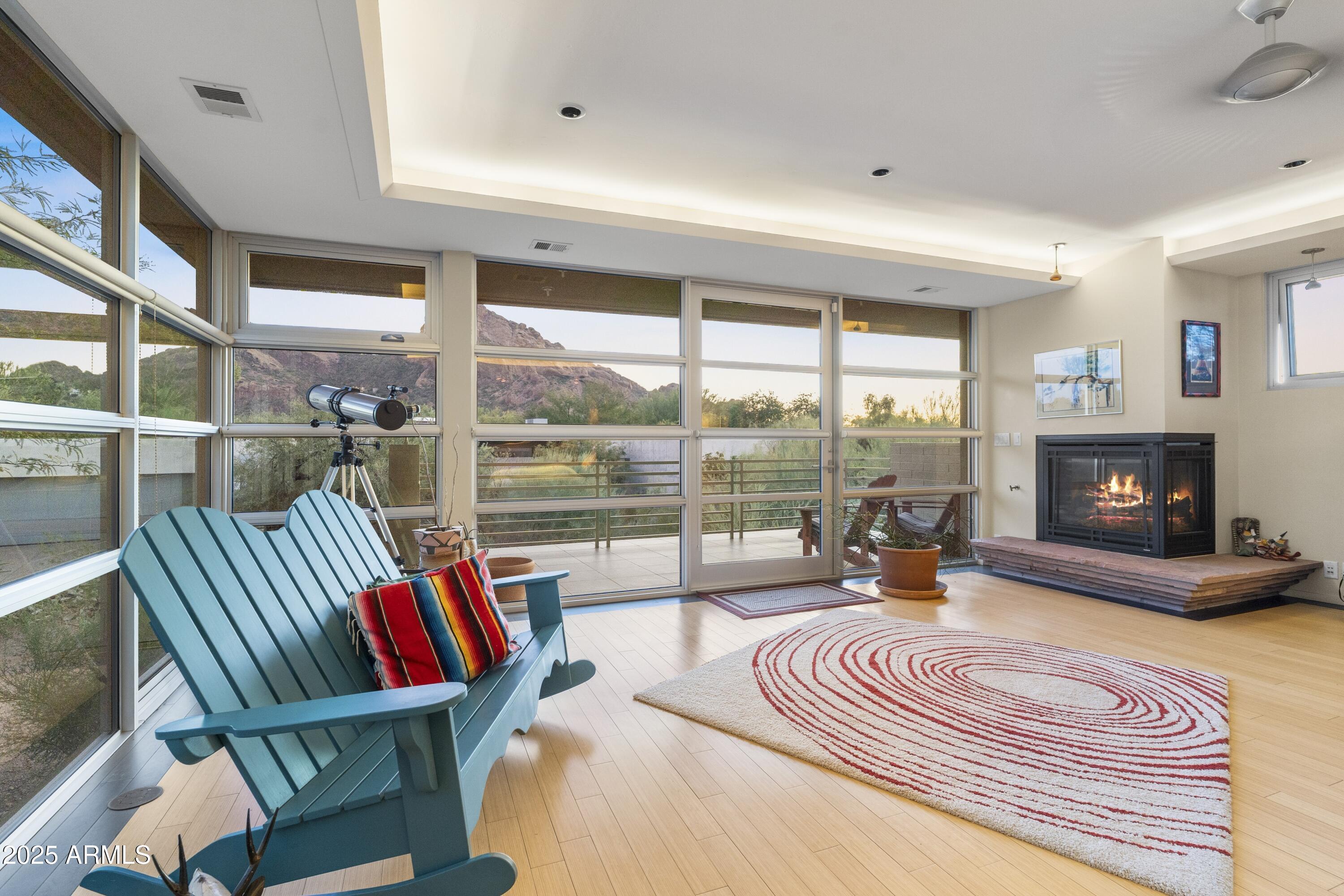 CAMELBACK MANOR - Residential