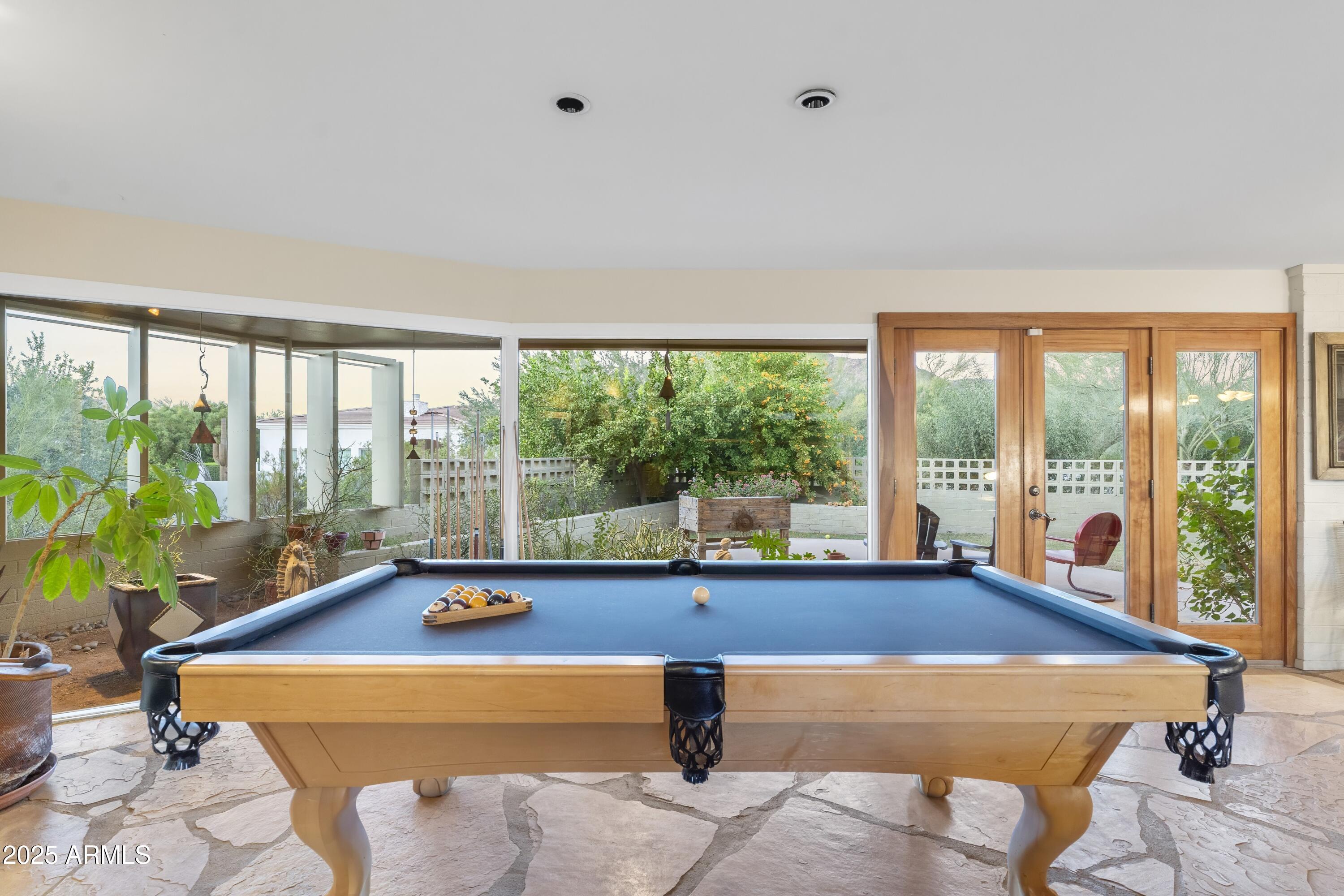 CAMELBACK MANOR - Residential