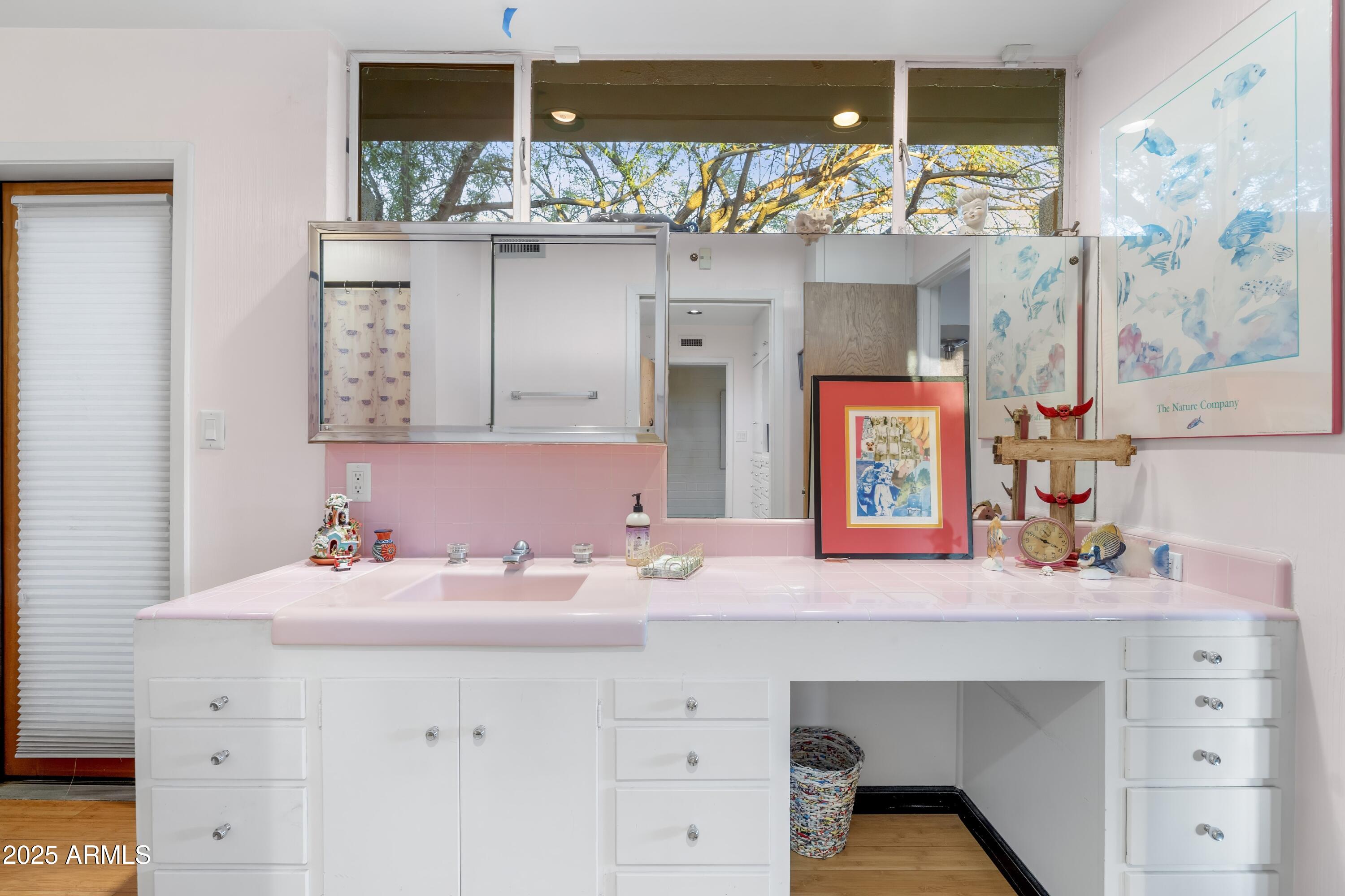 CAMELBACK MANOR - Residential