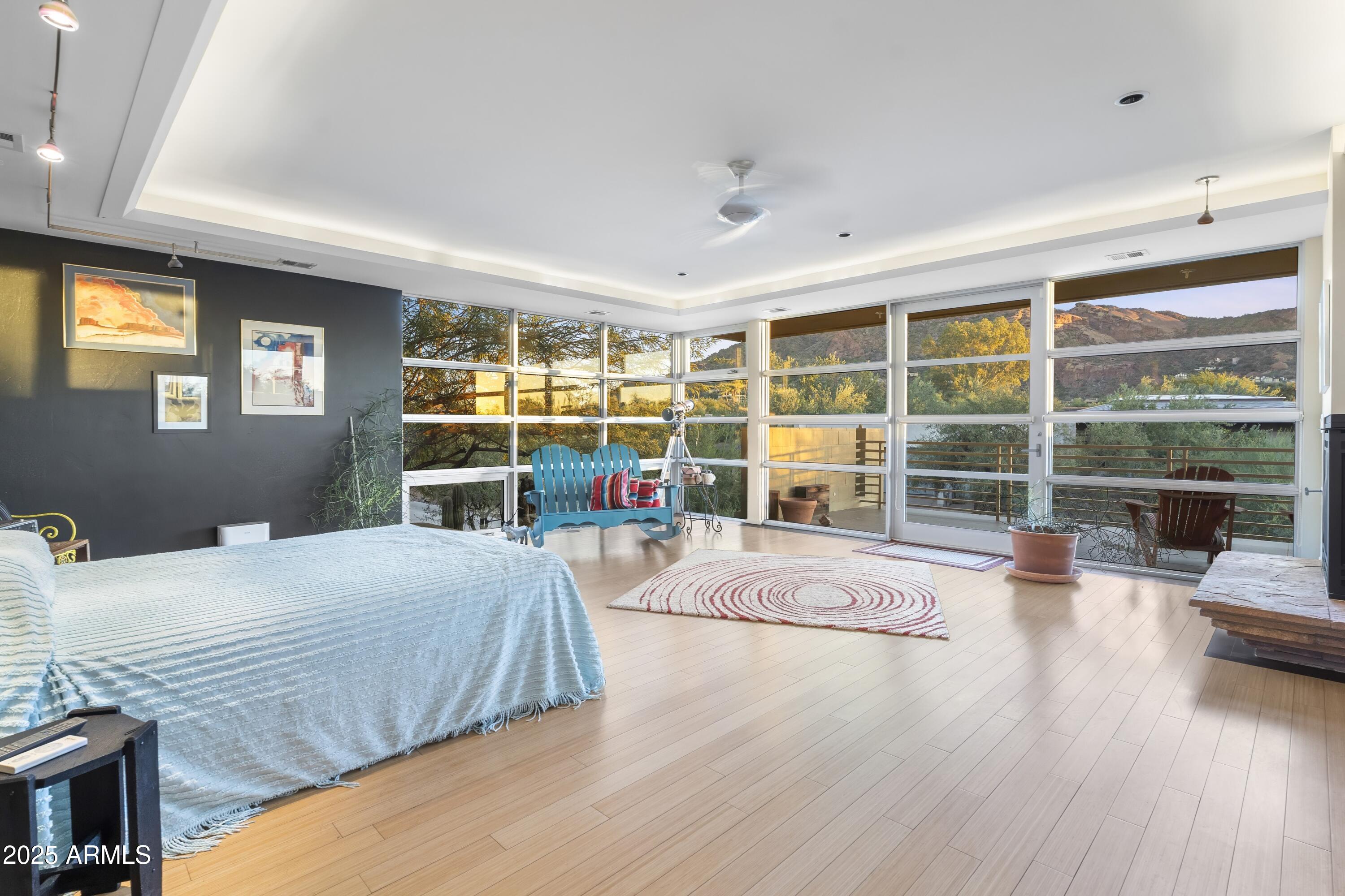 CAMELBACK MANOR - Residential