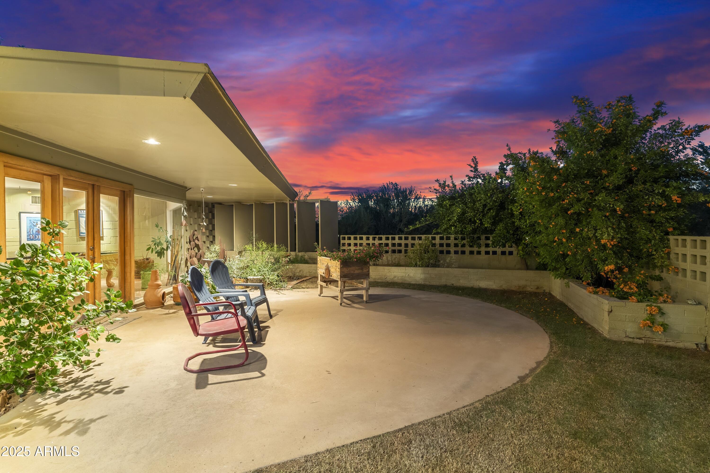 CAMELBACK MANOR - Residential