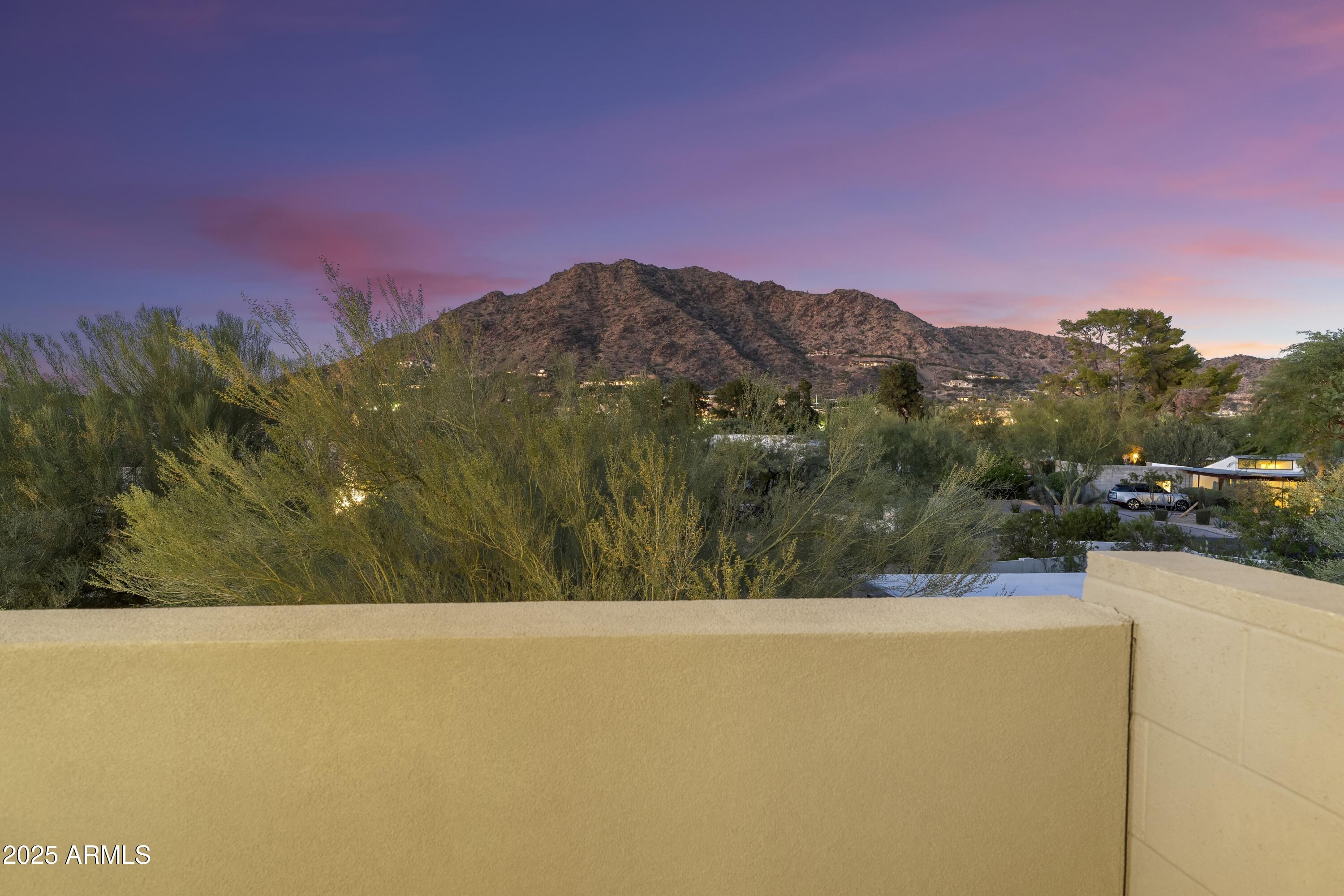 CAMELBACK MANOR - Residential
