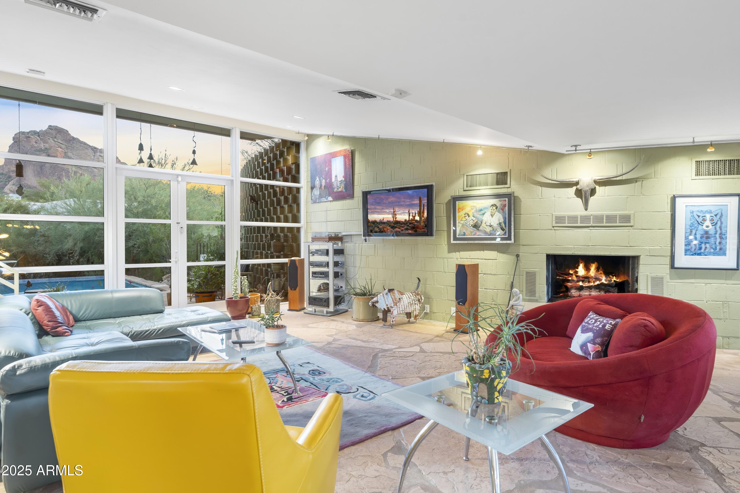 CAMELBACK MANOR - Residential