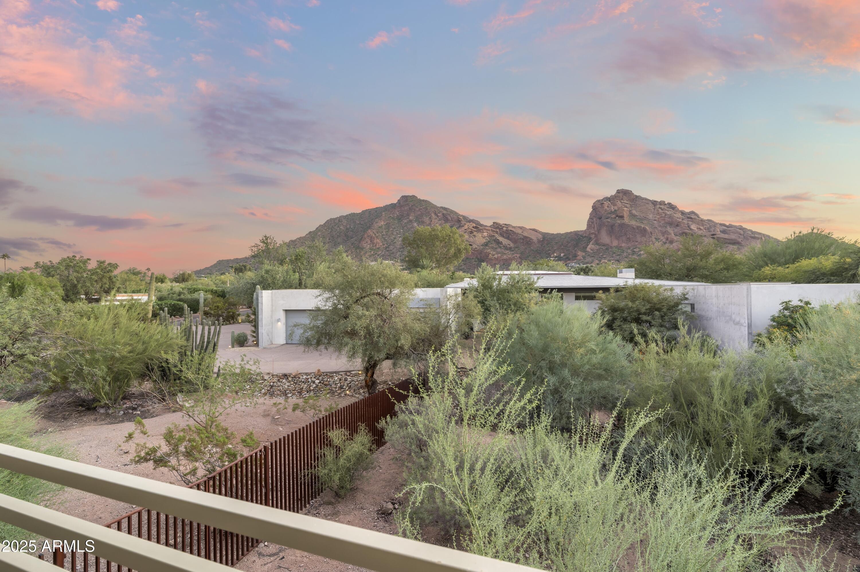 CAMELBACK MANOR - Residential