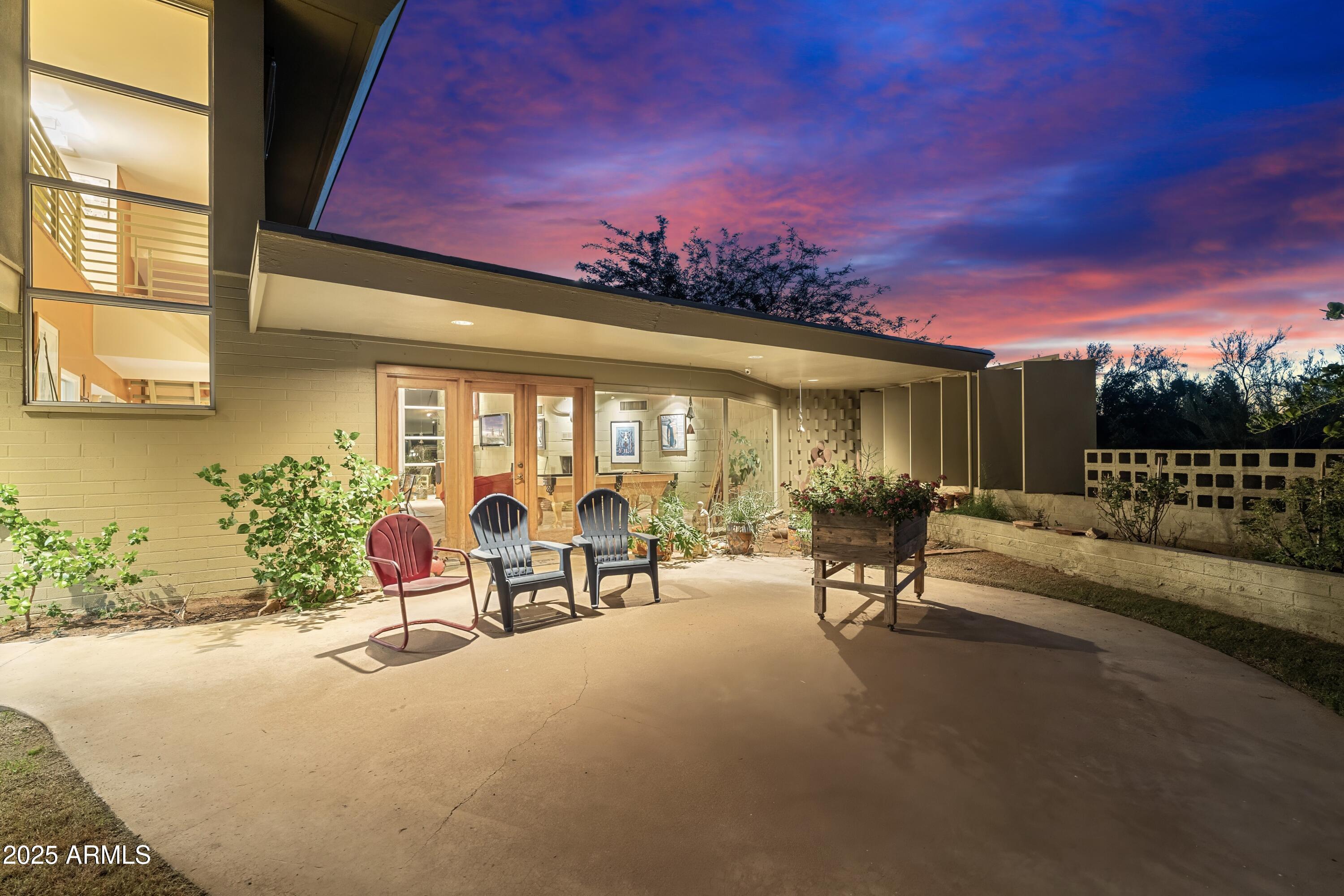CAMELBACK MANOR - Residential